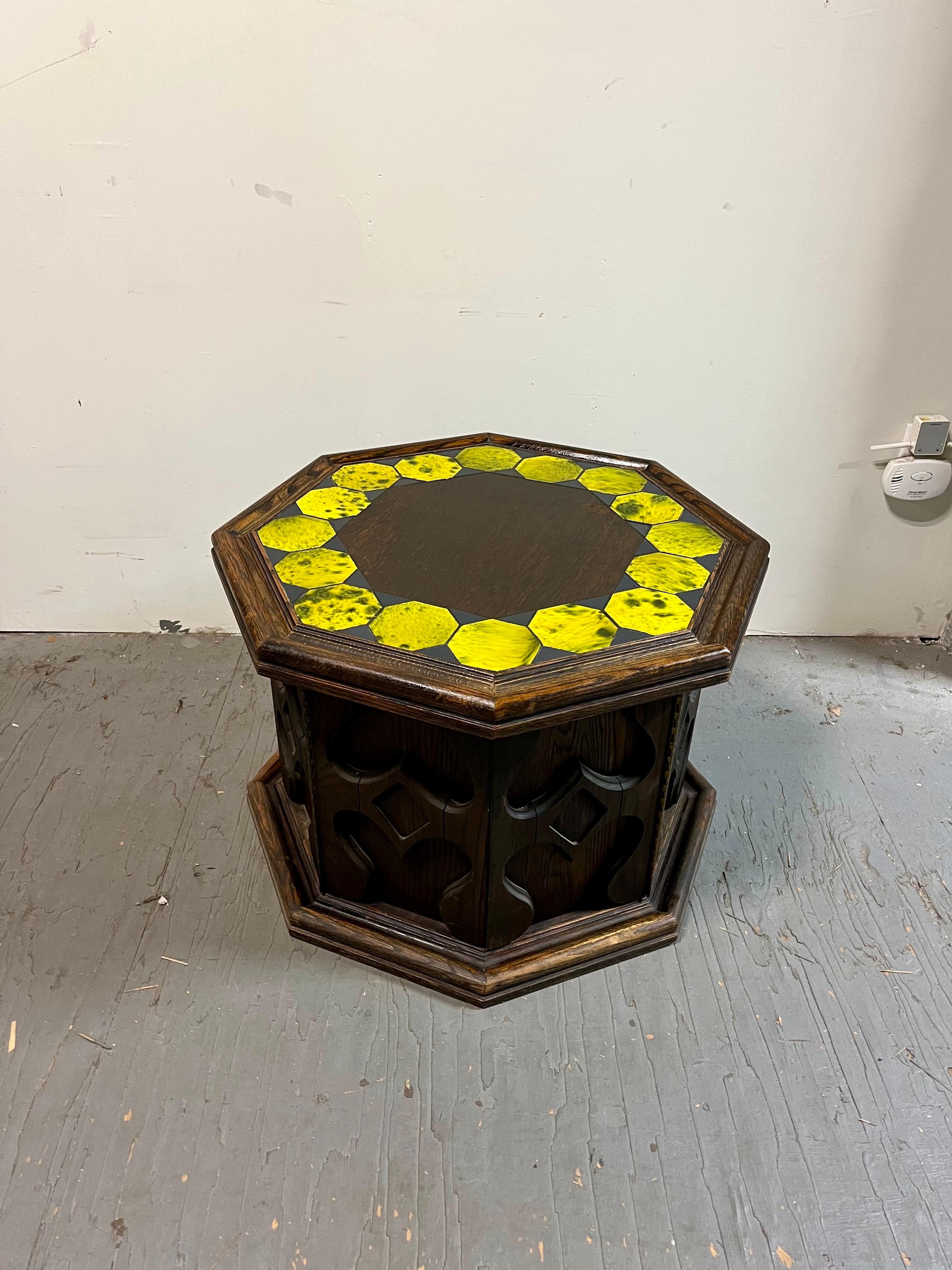 Gabinete de mesa octogonal de azulejos californianos brutalistas de mediados de siglo Brutalista en venta