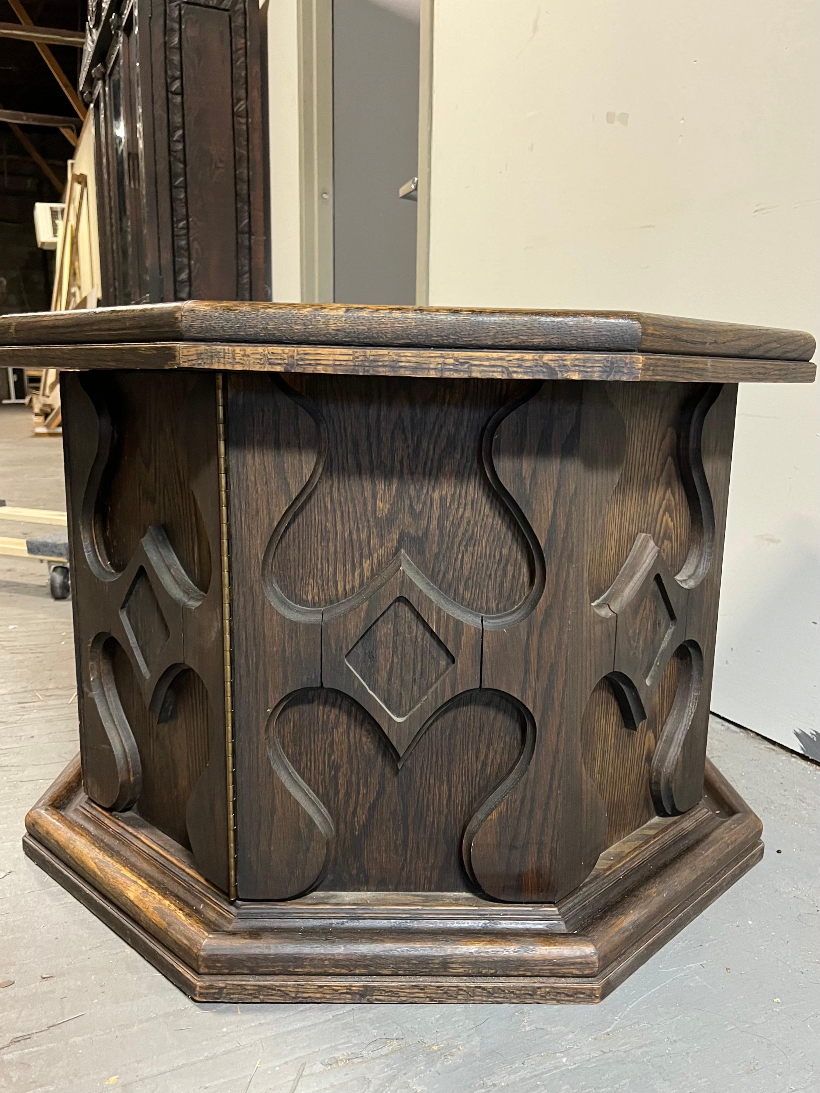 Gabinete de mesa octogonal de azulejos californianos brutalistas de mediados de siglo en Bueno estado para la venta en W Allenhurst, NJ