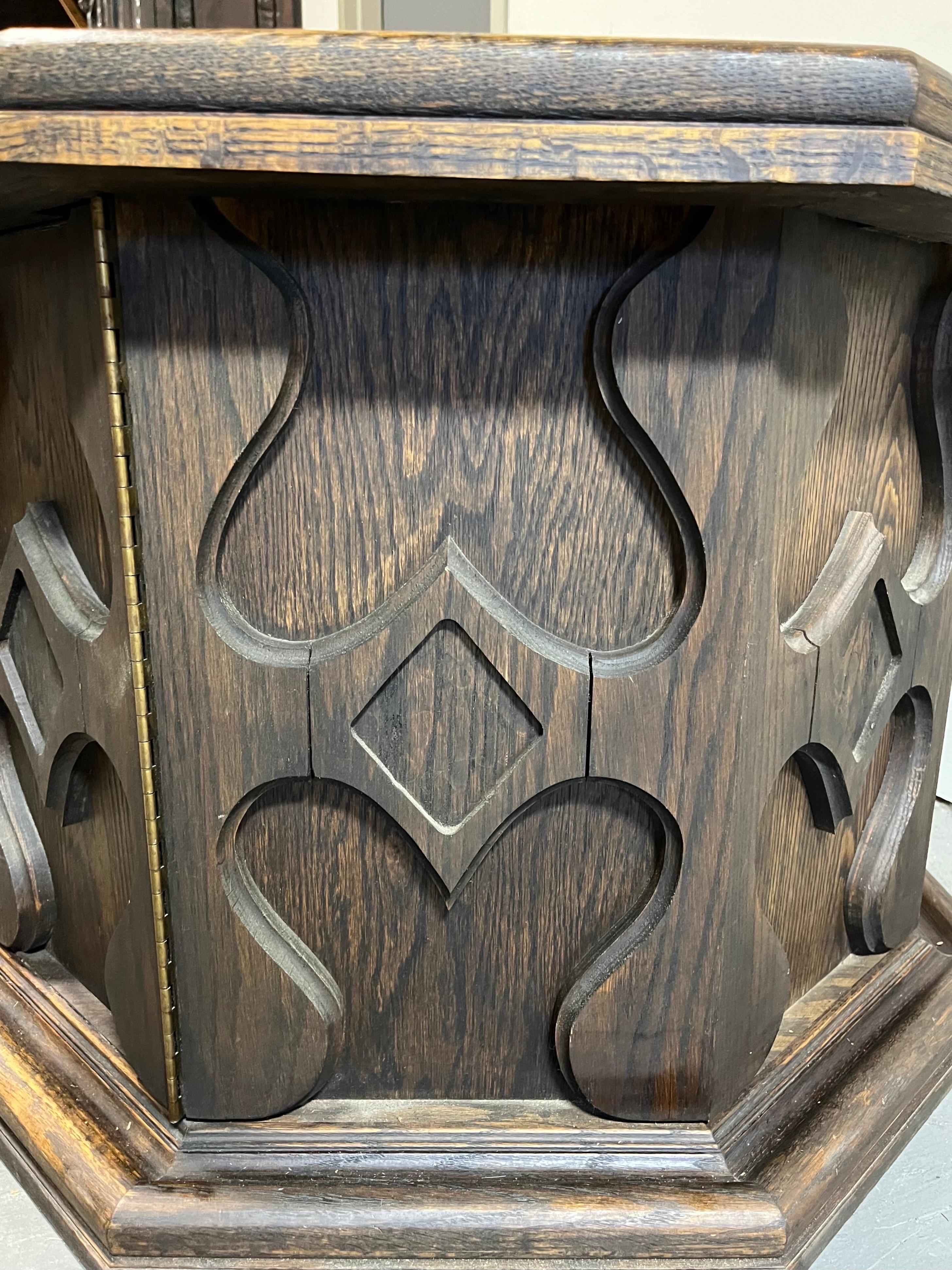 Gabinete de mesa octogonal de azulejos californianos brutalistas de mediados de siglo Cerámico en venta