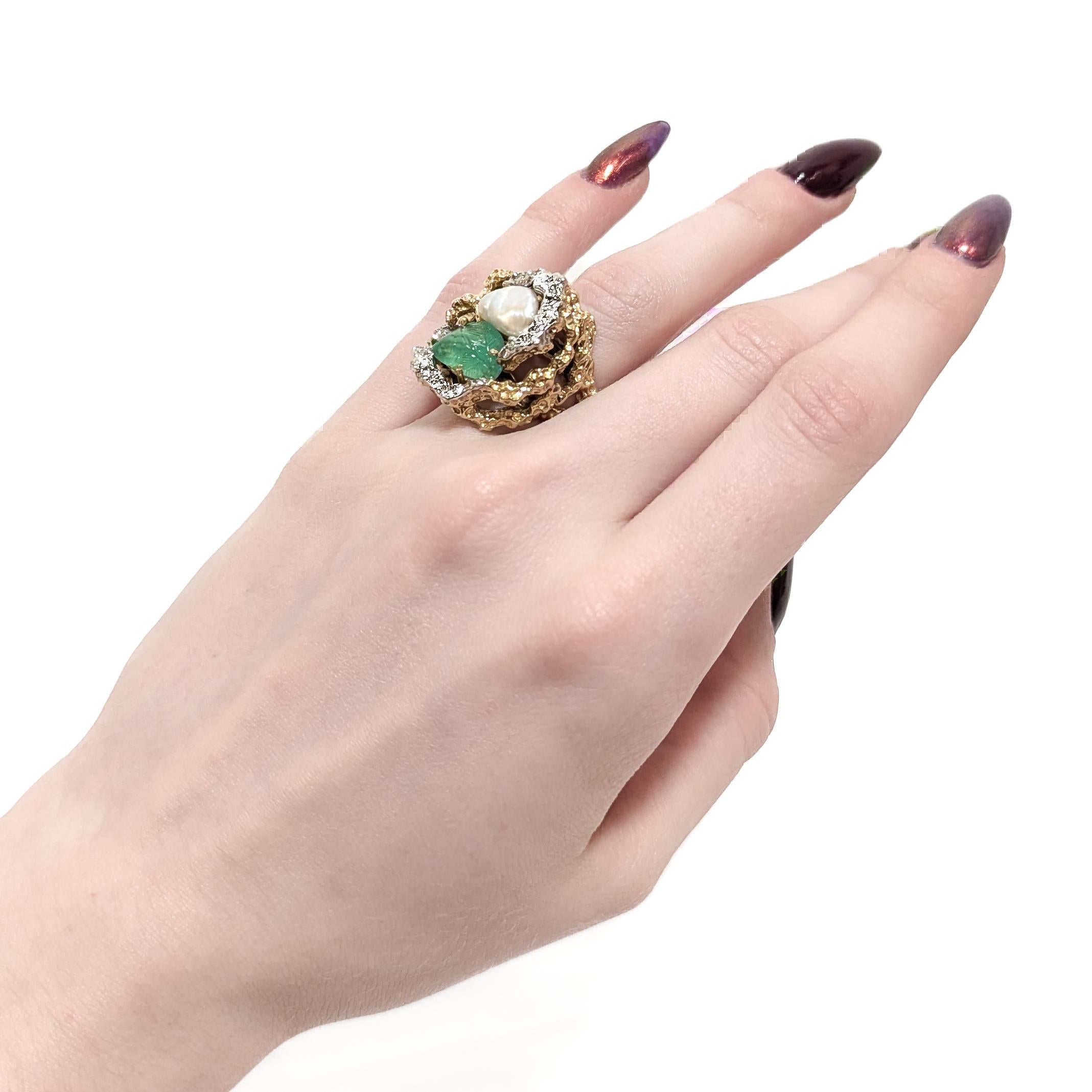 Mid-Century Brutalist Carved Emerald, Baroque Pearl, and 14K Gold Cocktail Ring For Sale 6