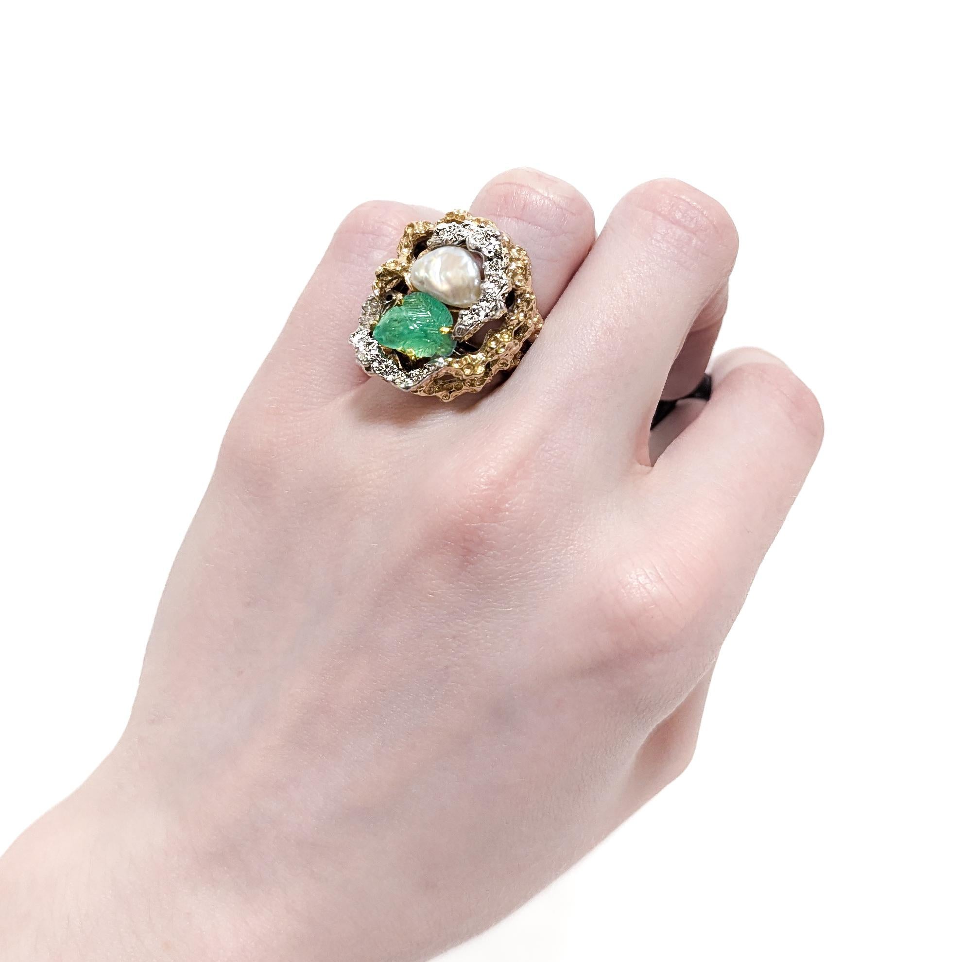 Mid-Century Brutalist Carved Emerald, Baroque Pearl, and 14K Gold Cocktail Ring For Sale 7