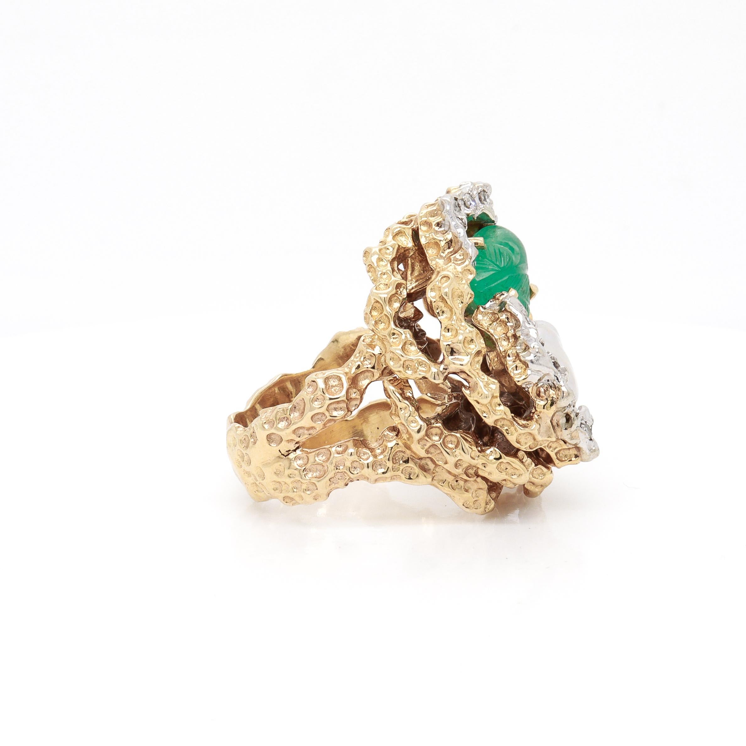 Mid-Century Brutalist Carved Emerald, Baroque Pearl, and 14K Gold Cocktail Ring For Sale 2