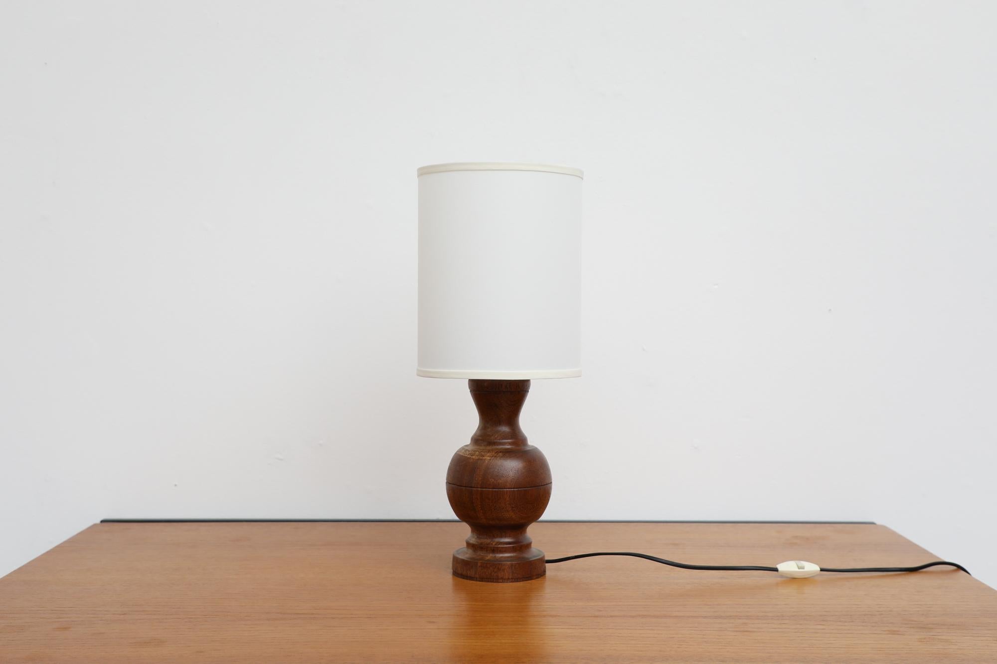 Mid-Century Brutalist Carved Mahogany Table Lamp with New Linen Shade In Good Condition In Los Angeles, CA