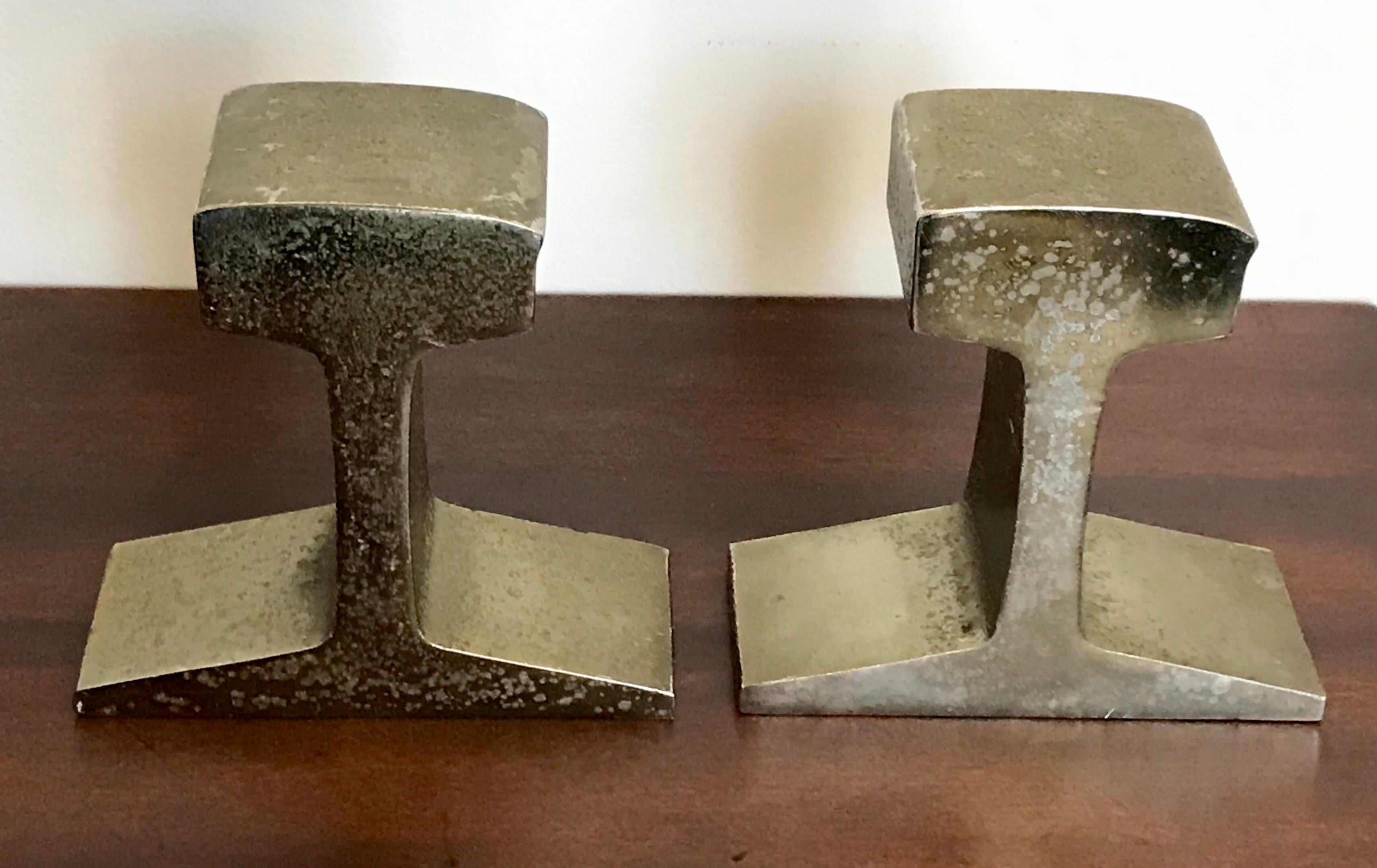 Brutalist cast metal bronze color bookends in the shape of railroad ties, Ben Seibel style, 1970s.