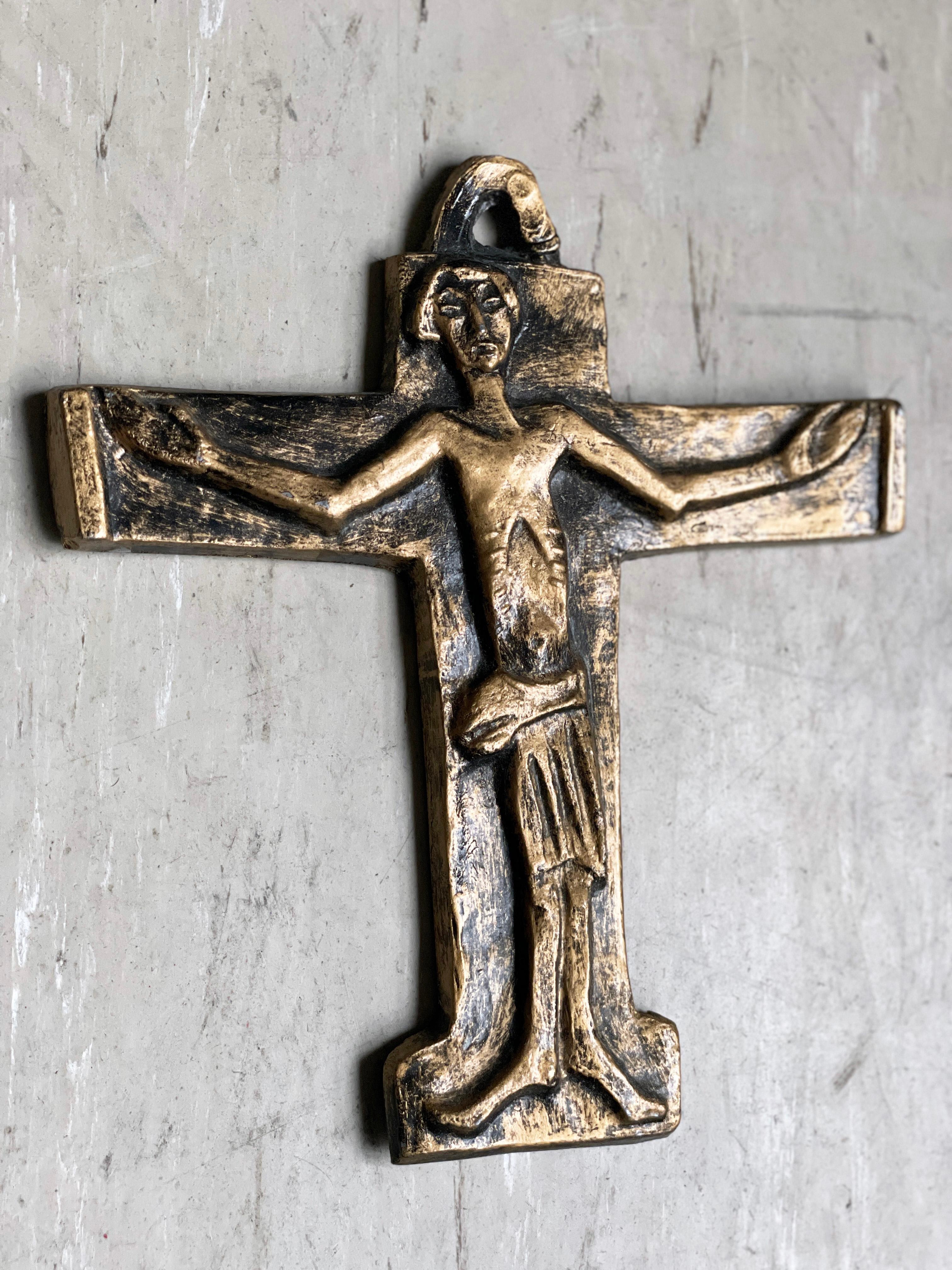 Mid Century Brutalist cast metal Crucifix In Good Condition For Sale In Bern, CH
