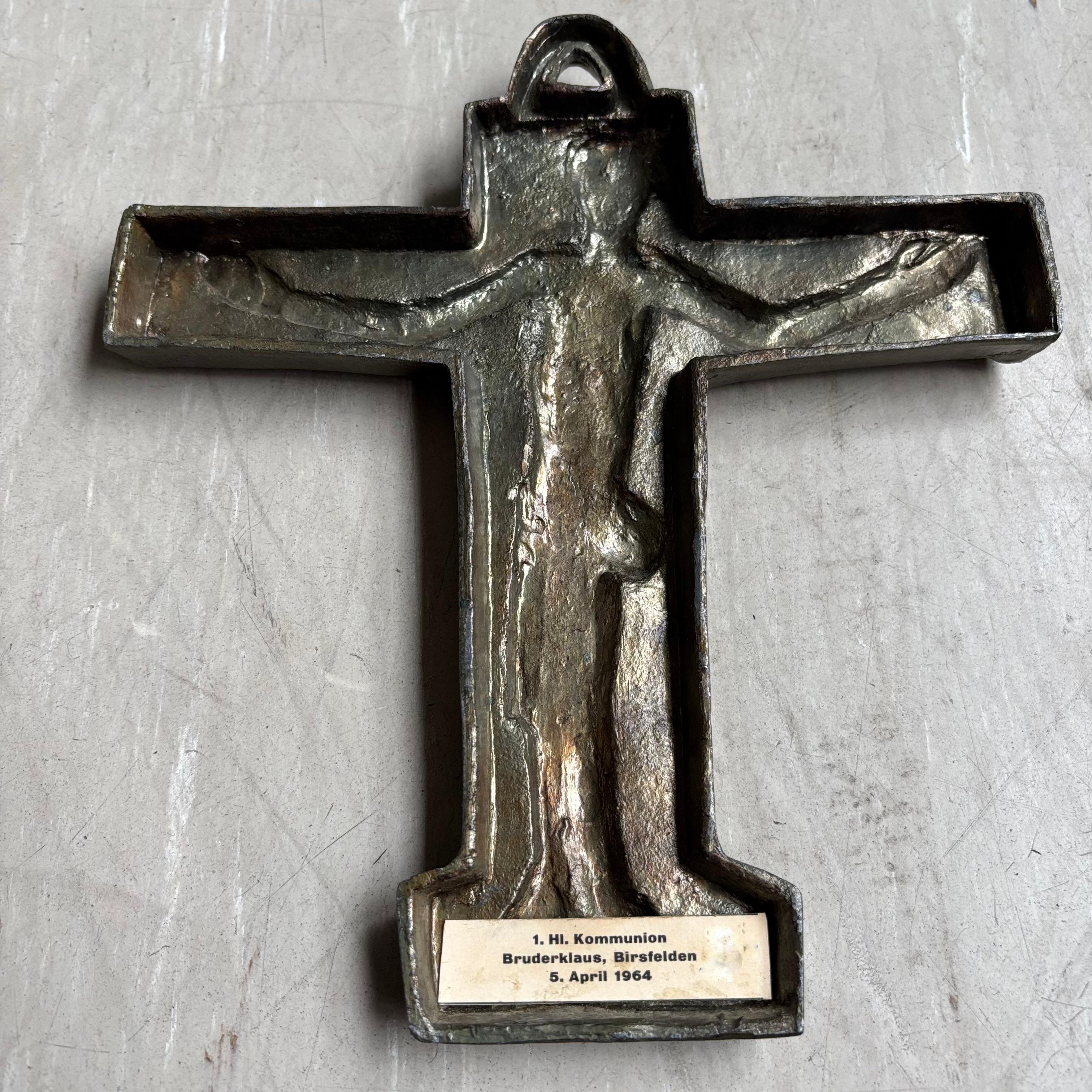 Mid Century Brutalist cast metal Crucifix No.2 Brutalista en venta