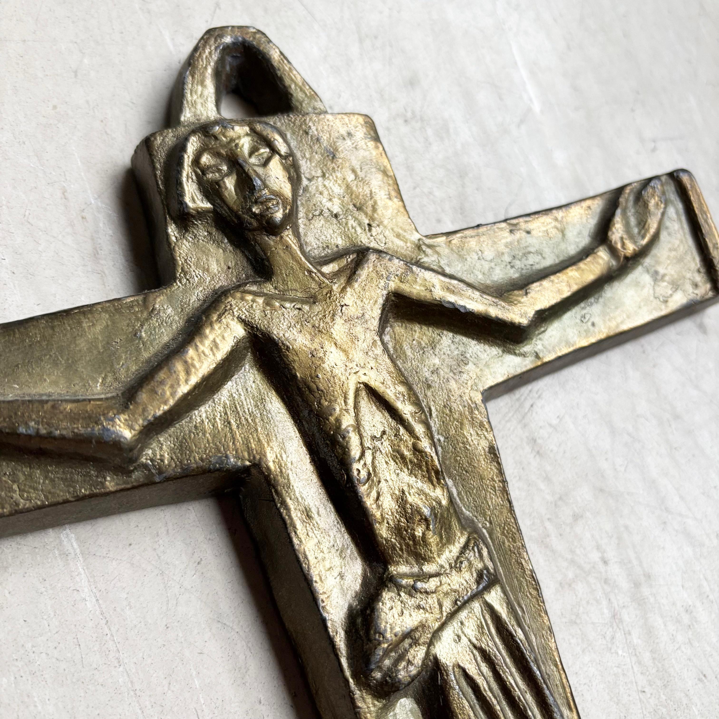 Mid Century Brutalist cast metal Crucifix No.2 Vaciado en venta