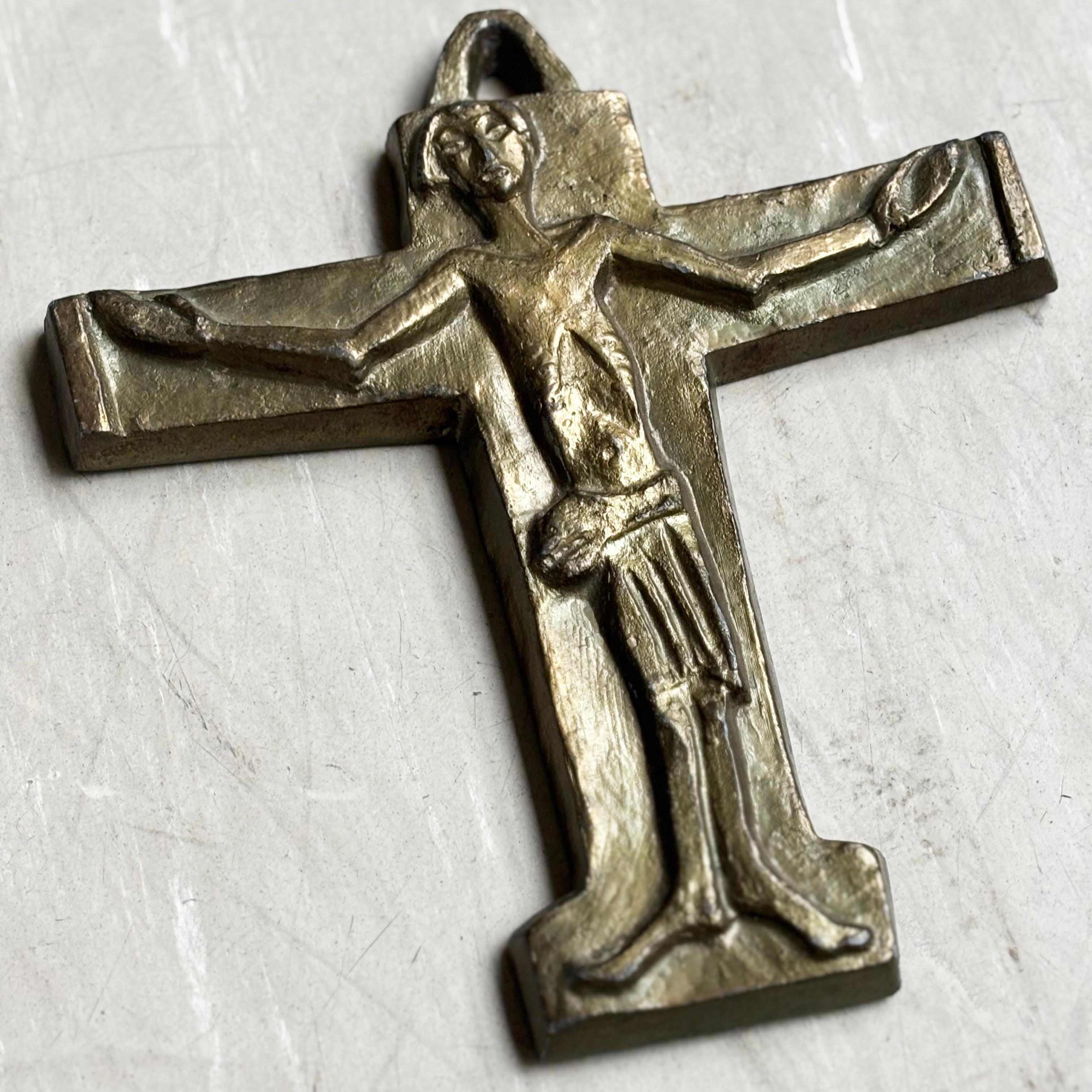 Mid Century Brutalist cast metal Crucifix No.2 en venta 1