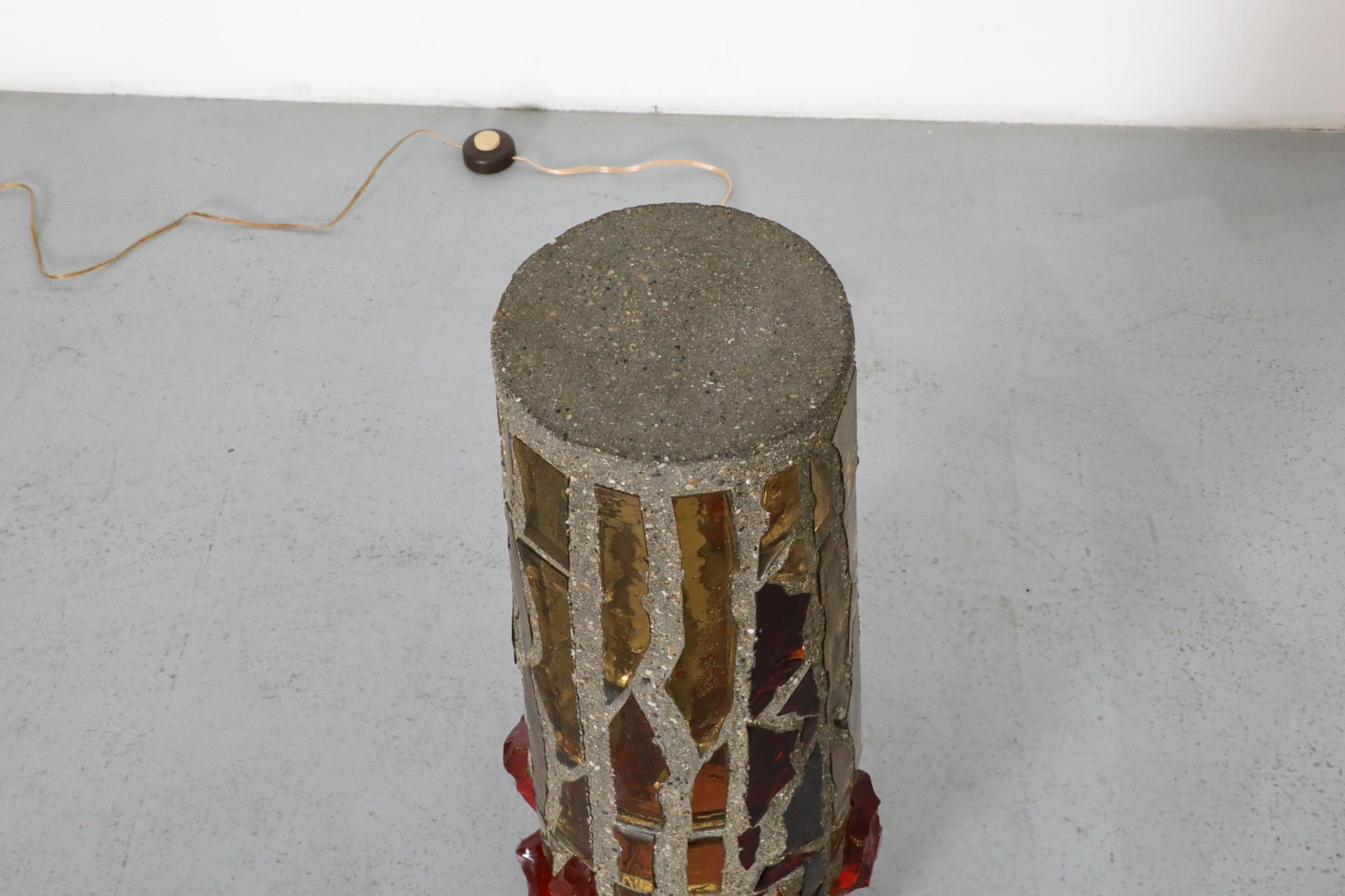 Lampadaire brutaliste du milieu du siècle dernier en mosaïque de béton et de verre d'une église en vente 4