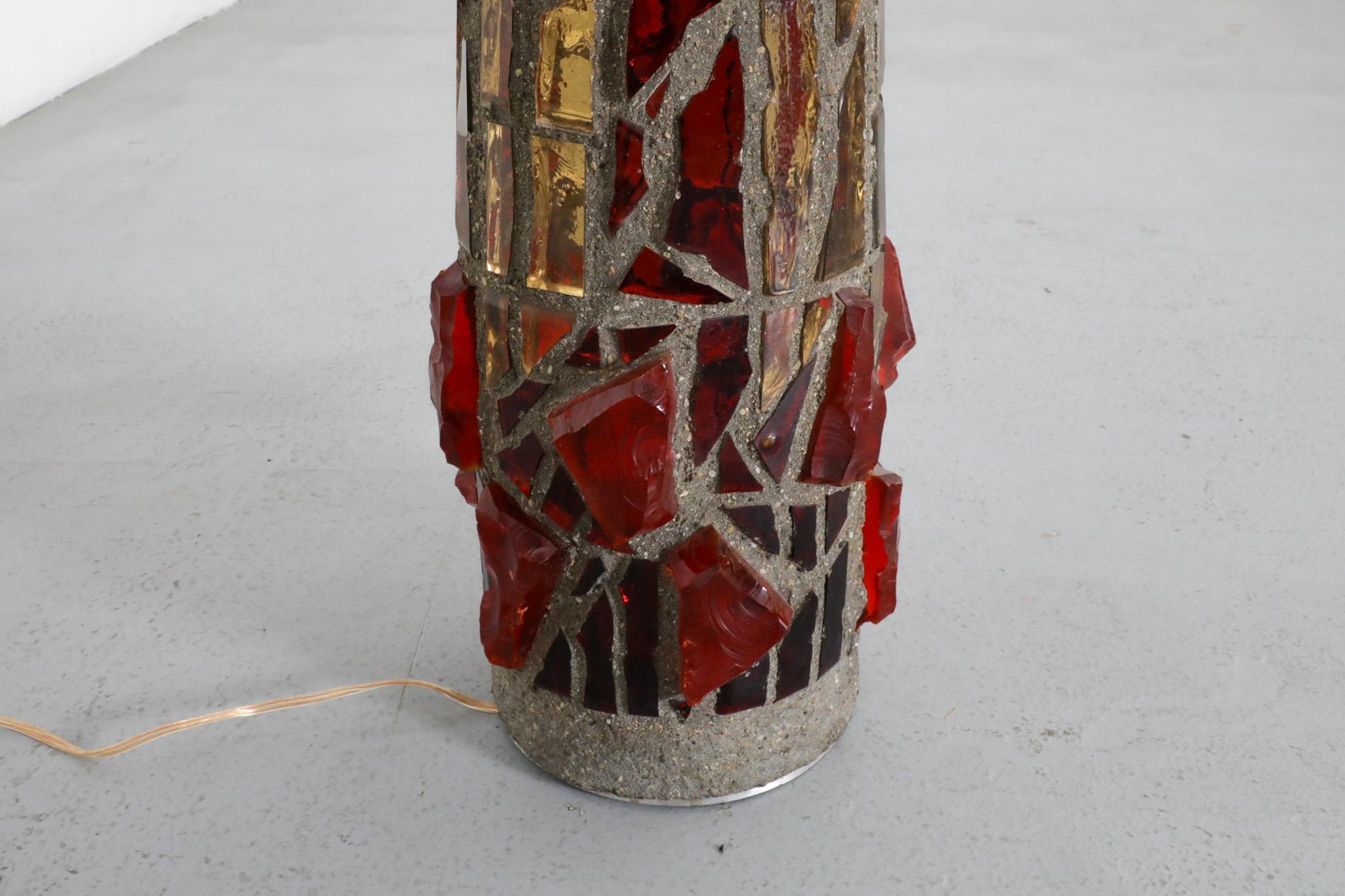 Lampadaire brutaliste du milieu du siècle dernier en mosaïque de béton et de verre d'une église en vente 6