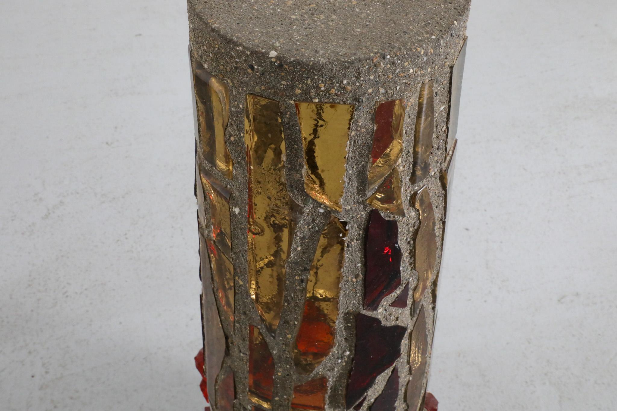 Lampadaire brutaliste du milieu du siècle dernier en mosaïque de béton et de verre d'une église en vente 7