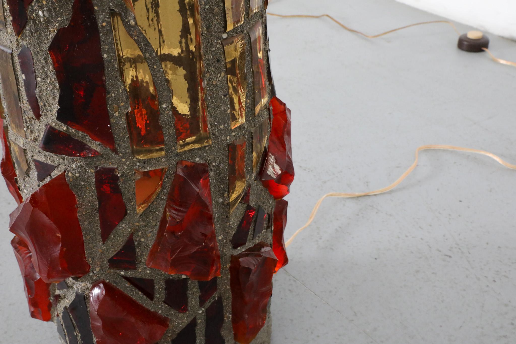 Lampadaire brutaliste du milieu du siècle dernier en mosaïque de béton et de verre d'une église en vente 9