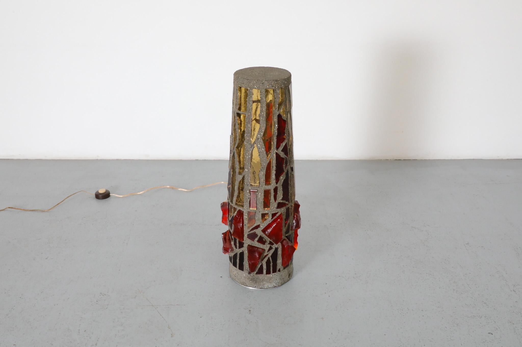 Lampadaire brutaliste du milieu du siècle dernier en mosaïque de béton et de verre d'une église en vente 13