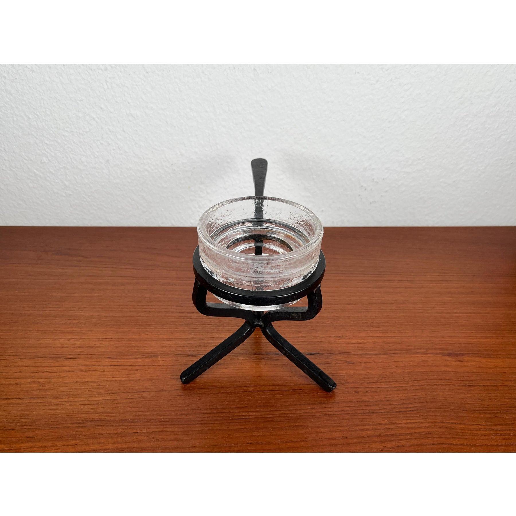 Brutalistischer dänischer Kerzenhalter aus Schmiedeeisen und Glas, 1960er Jahre (Metall) im Angebot