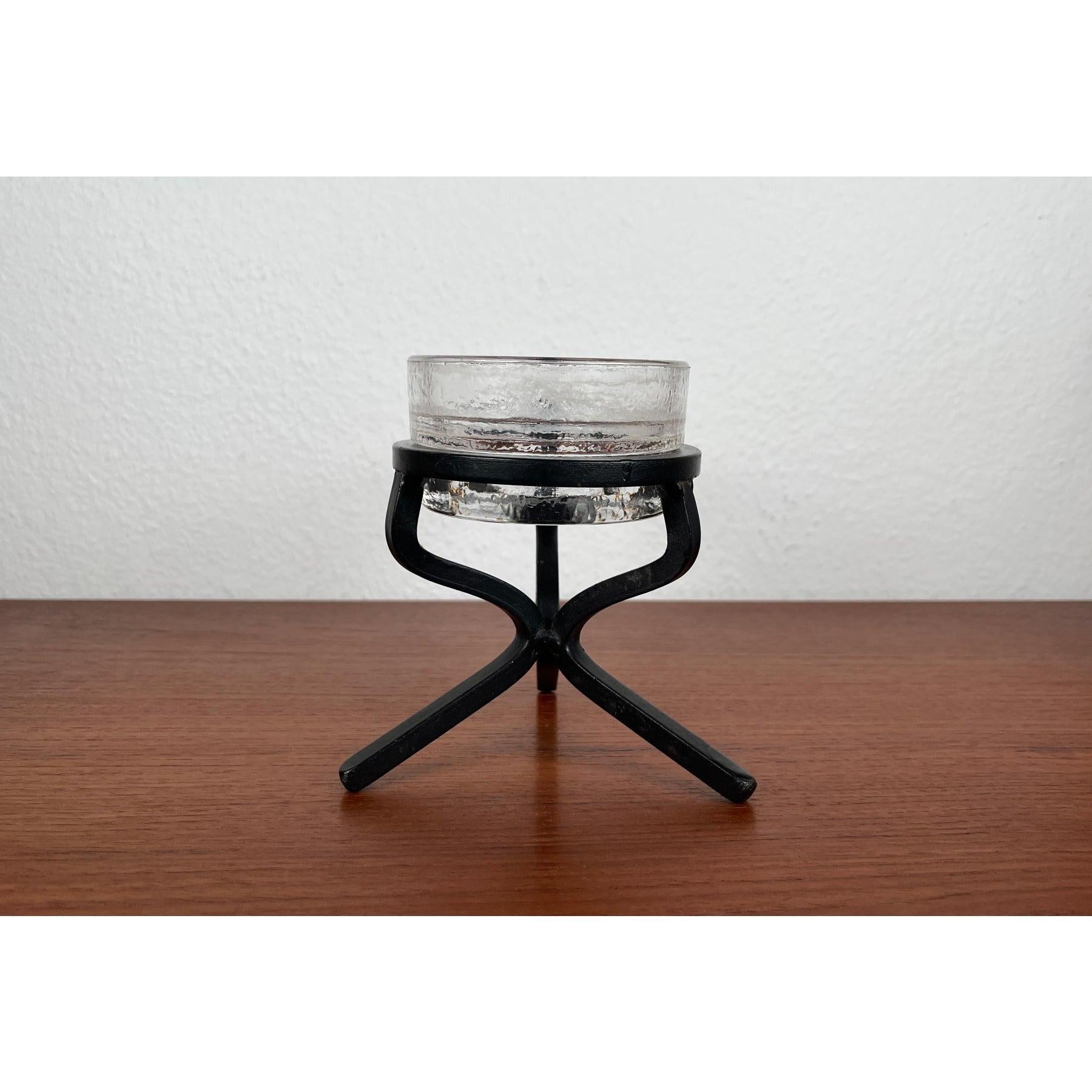 Brutalistischer dänischer Kerzenhalter aus Schmiedeeisen und Glas, 1960er Jahre im Angebot 1