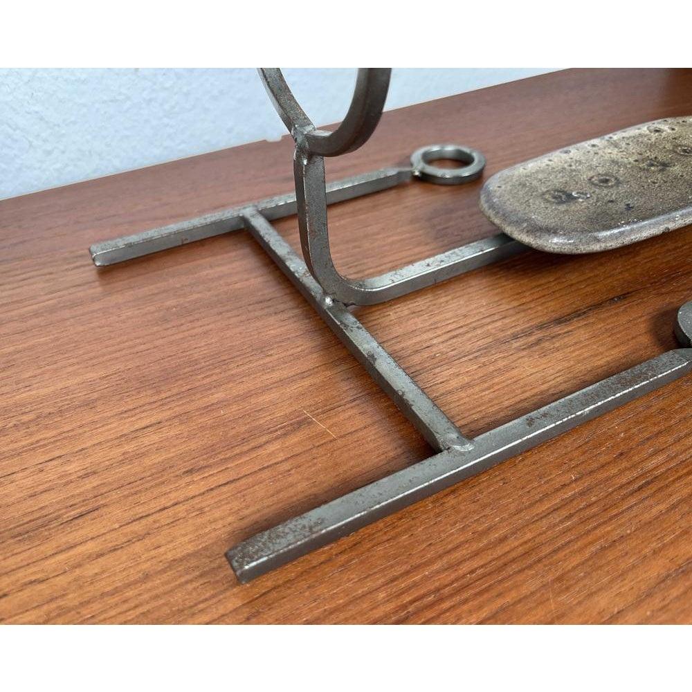 Brutalistischer dänischer Keramik- und Eisen-Wandkerzenhalter aus der Jahrhundertmitte, 1960er Jahre (Dänisch) im Angebot