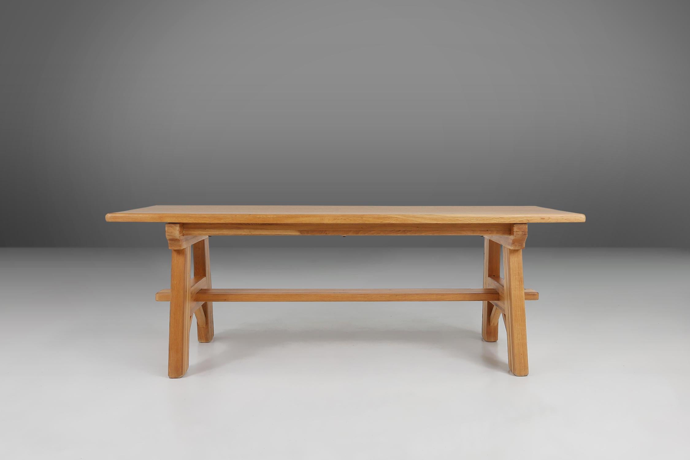 Mid-century brutalist dining table in solid oak, France ca. 1960 For Sale 1