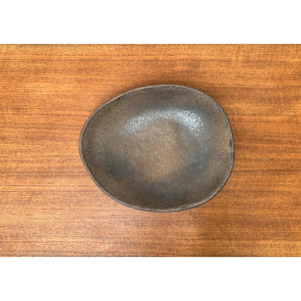 Mid-Century Brutalist Fat Lava Bowl von WGP West German Pottery, 1960er Jahre, in sehr gutem Zustand. Entworfen 1960 bis 1969.

Zusätzliche Informationen:
MATERIALIEN: Keramik
Farbe: Braun
Stile: Brutalismus, Moderne Mitte des