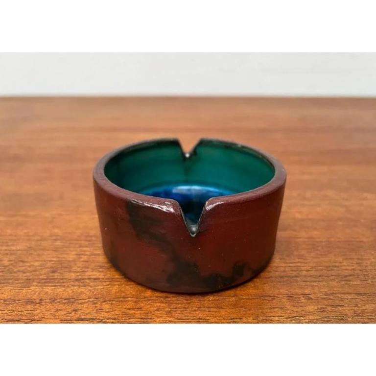 Mid-Century Brutalist German Studio Pottery Ashtray by Gerhard Liebenthron, 1969, in Very Good conditions. Designed 1960 to 1969 This piece has an attribution mark.

Additional information:
Materials: 
Style: Brutalist, Mid-Century Modern
Period: