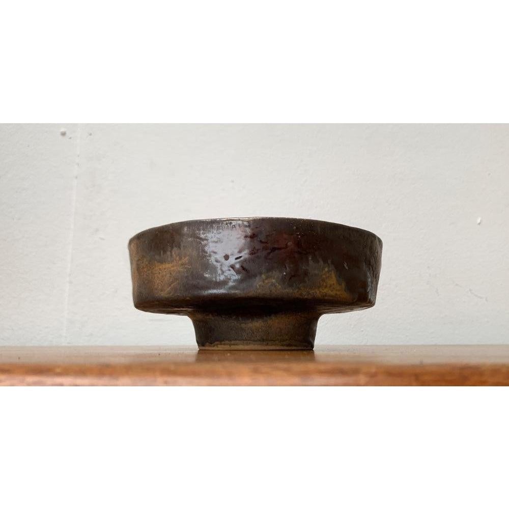 Mid-Century Brutalist German Studio Pottery Bowl from Goebel, 1960s, in Very Good conditions. Designed 1960 to 1969 This piece has an attribution mark.

Additional information:
Materials: Ceramic
Style: Brutalist, Mid-Century Modern
Country of