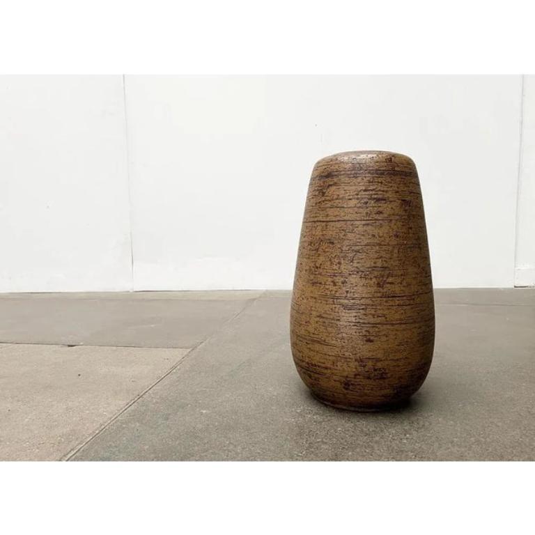 Mid-Century Brutalist German Studio Pottery Floor Vase by Sybille Karrenberg-Dresler, 1960s, in Very Good conditions. Designed 1960 to 1969 This piece has an attribution mark.

Additional information:
Materials: Ceramic
Style: Brutalist, Mid-Century