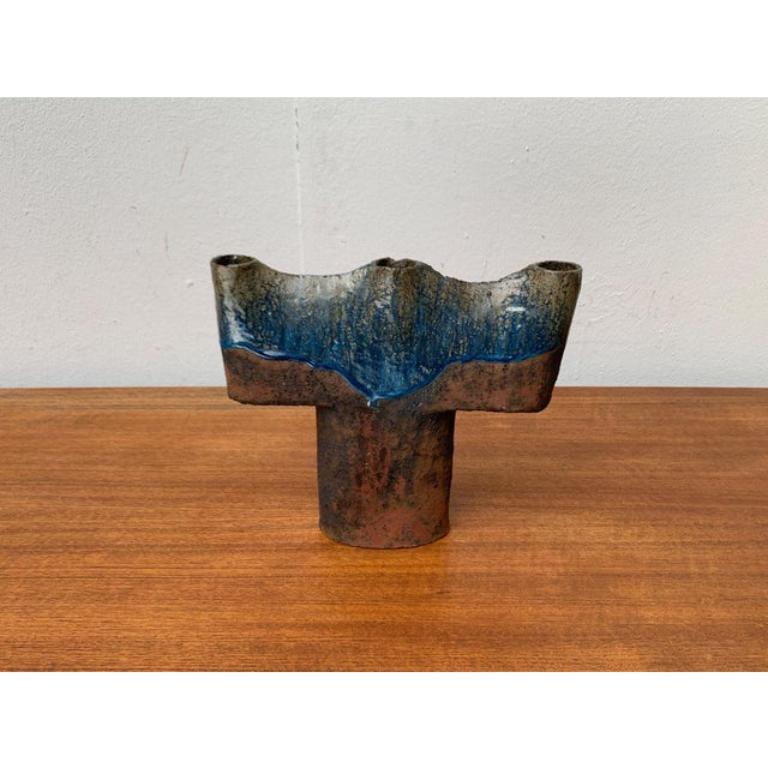Brutalistische deutsche Studio Pottery Vase aus der Jahrhundertmitte, 1960er Jahre im Zustand „Hervorragend“ im Angebot in Hamburg, DE