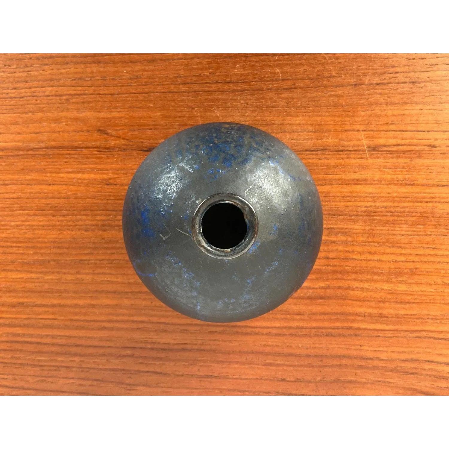 Mid-Century Brutalist German Studio Pottery Vase by Gerhard Liebenthron, 1960s In Excellent Condition For Sale In Hamburg, DE