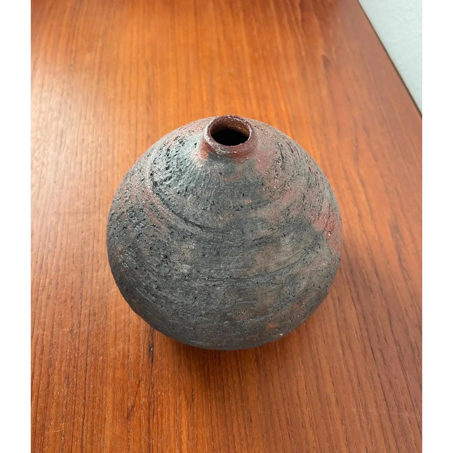 Mid-Century Brutalist German Studio Pottery Vase by Gerhard Liebenthron, 1972 In Excellent Condition For Sale In Hamburg, DE