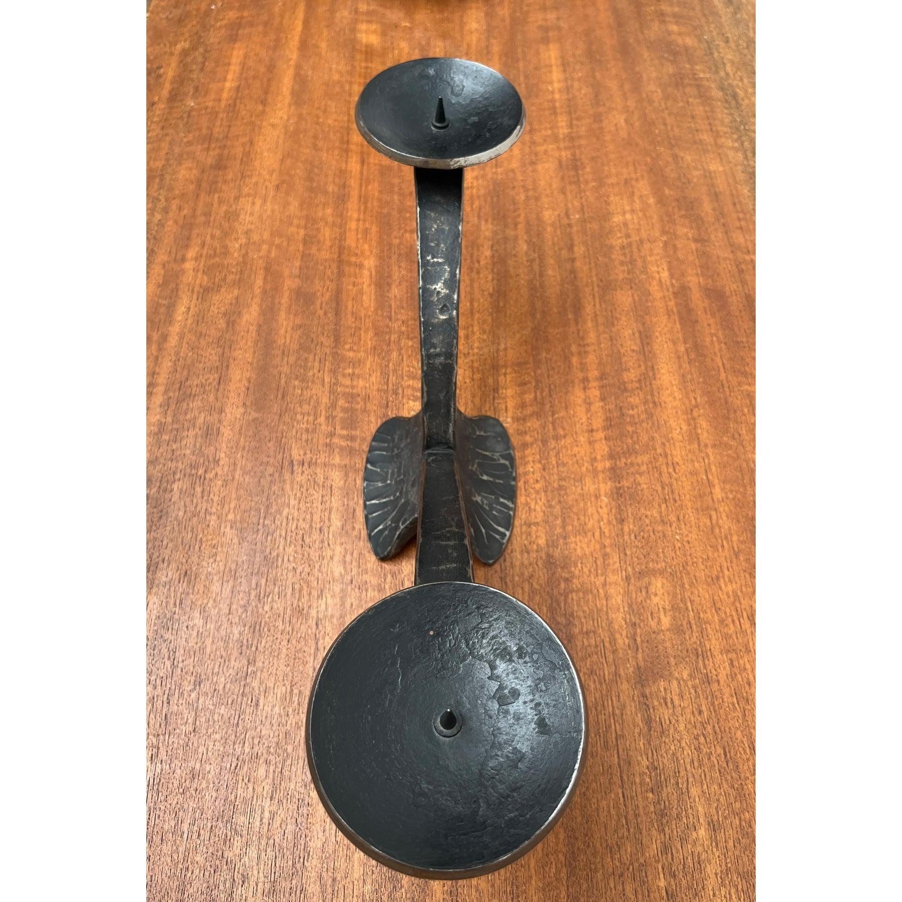 Brutalistischer schwerer schmiedeeiserner Kerzenständer aus der Jahrhundertmitte, 1960er Jahre im Angebot 1