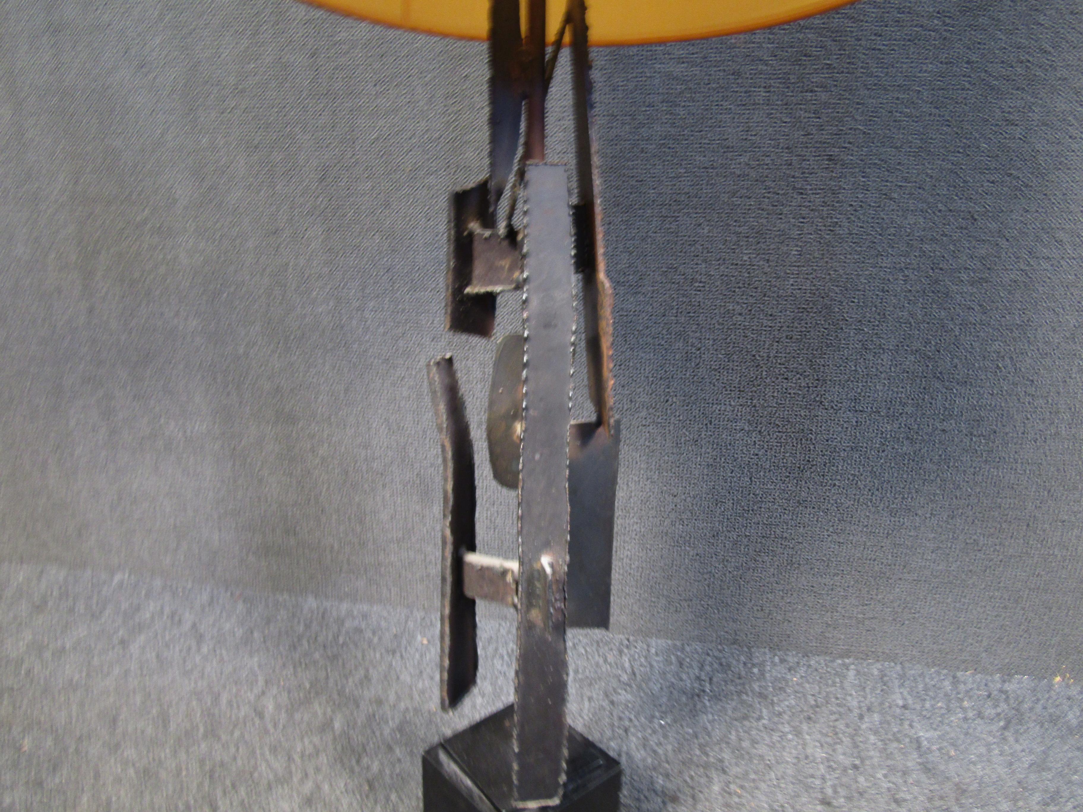 Mid-Century Brutalist Lamp by Laurel Lamp Co. In Good Condition For Sale In Brooklyn, NY