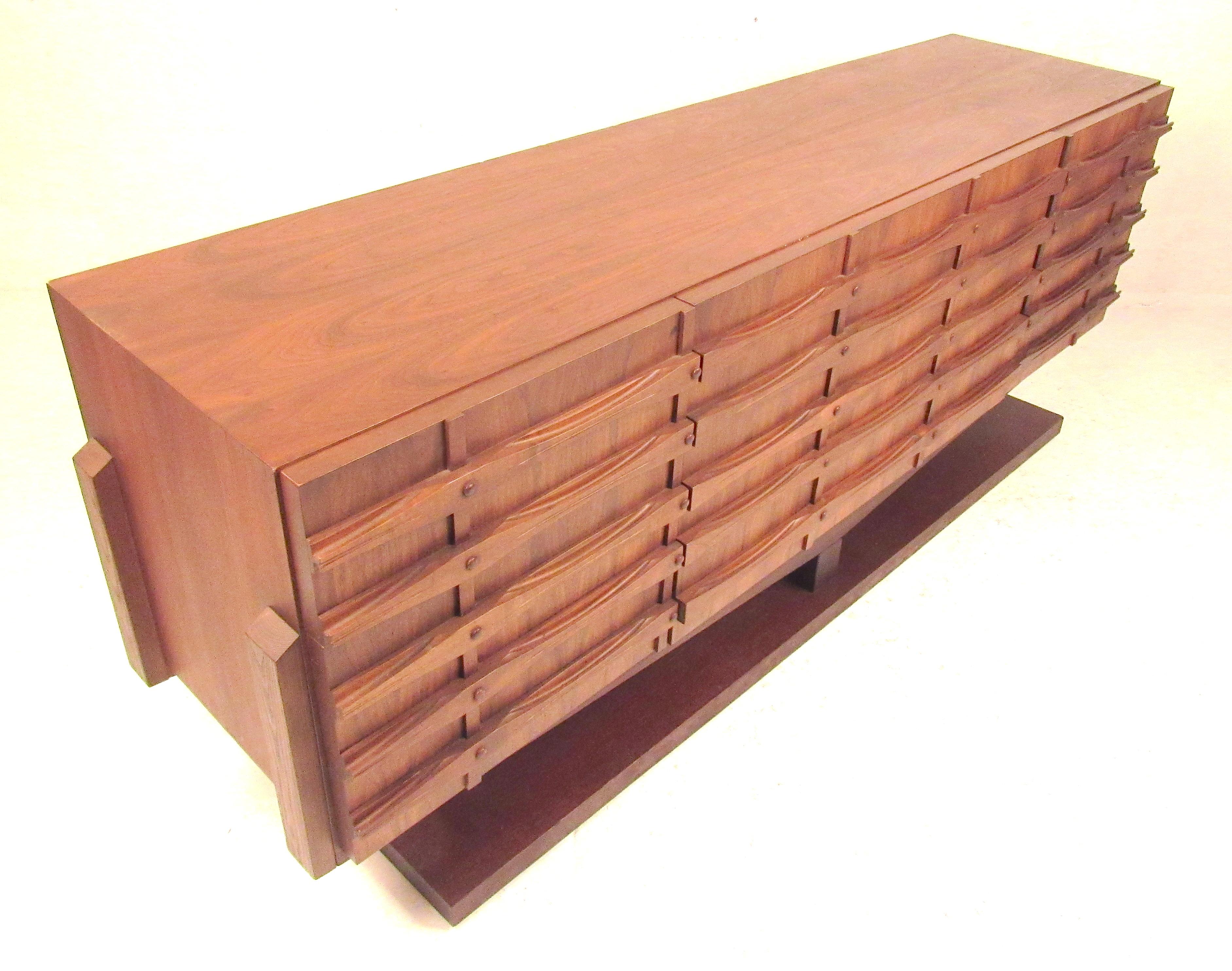 Beautiful pedestal-style nine drawer walnut dresser in the Brutalist style, signed 
