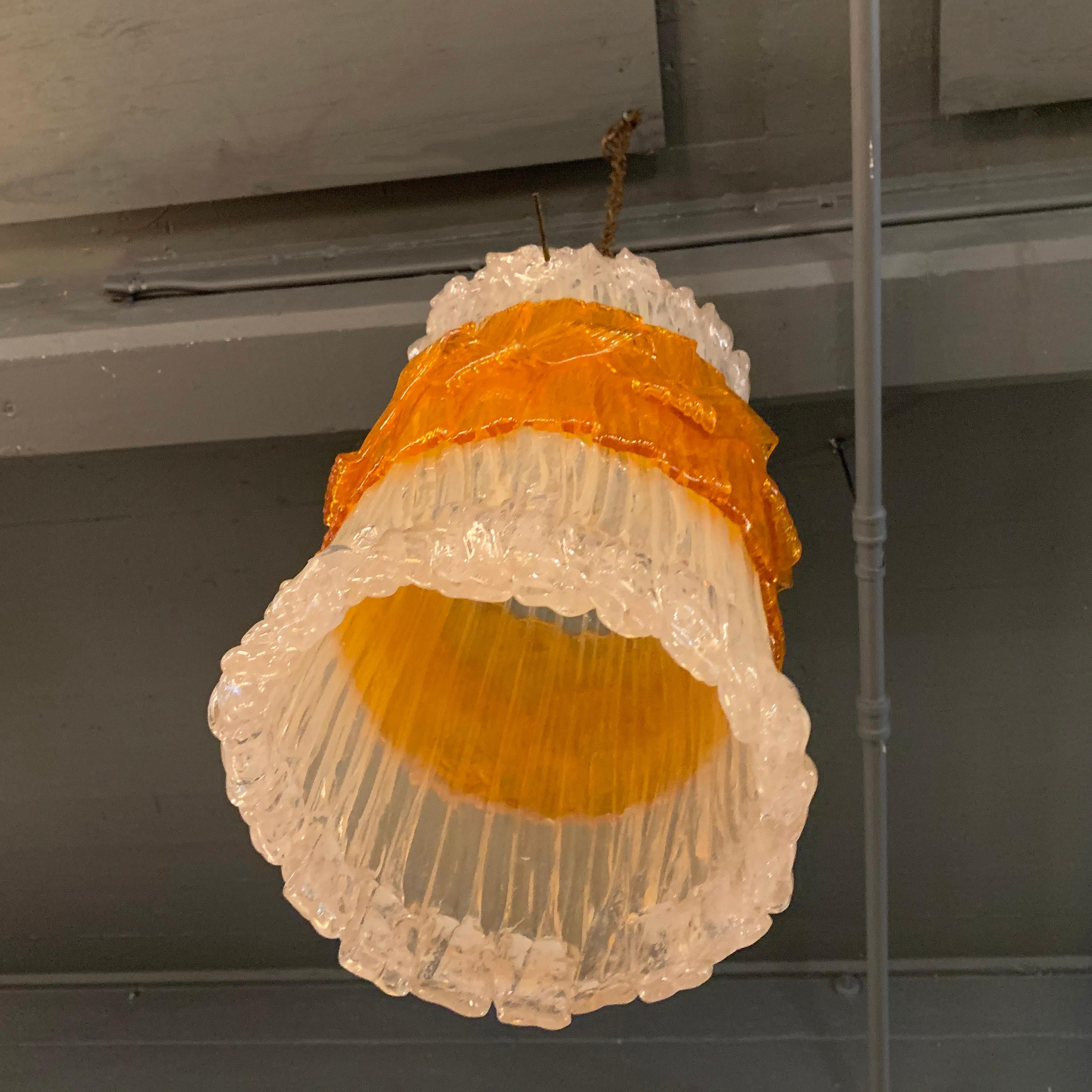 Acrilico Ciondolo a cilindro in lucite brutalista del Medioevo in vendita
