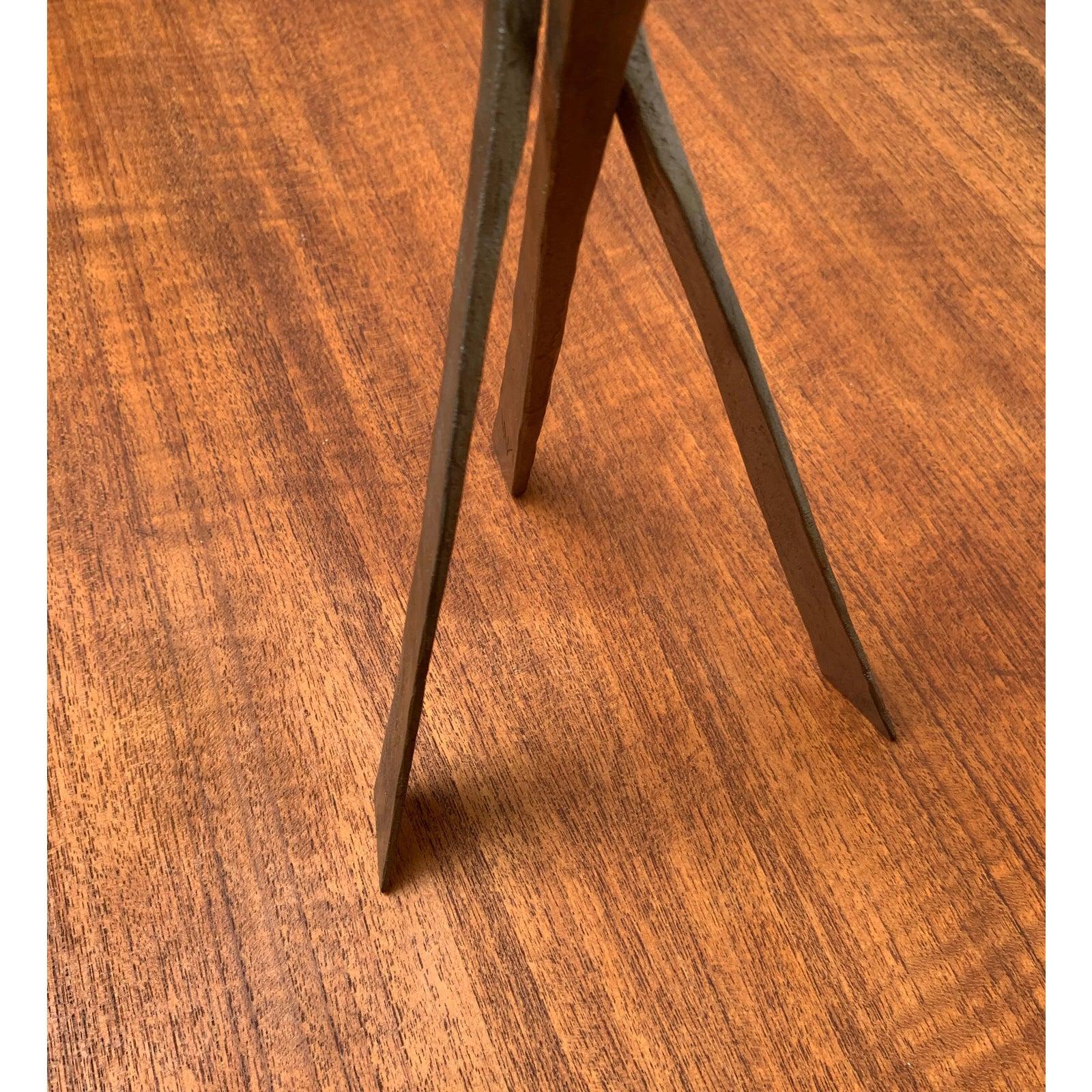 Brutalistischer Metall-Kerzenhalter aus der Jahrhundertmitte 1960er Jahre im Angebot 5