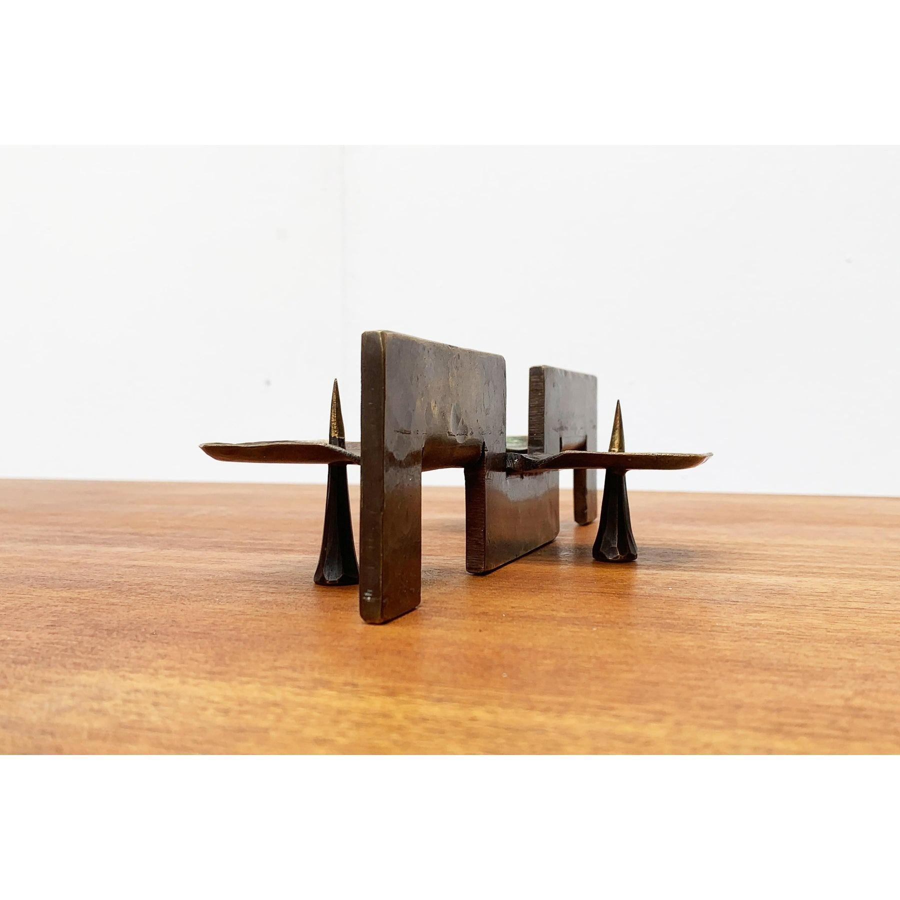 Brutalistischer Metall-Kerzenhalter aus der Jahrhundertmitte, 1960er Jahre im Angebot 1