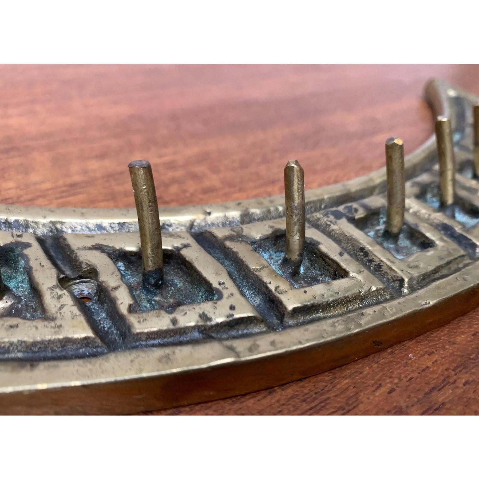Mid-Century Brutalist Metal Coat Rack Hook, 1960s, in Very Good conditions. Designed 1960 to 1969.

Additional information:
Materials: Metal
Color: Gold
Styles: Brutalist, Mid-Century Modern
Item Type: Vintage, Antique or Pre-owned
Dimensions: