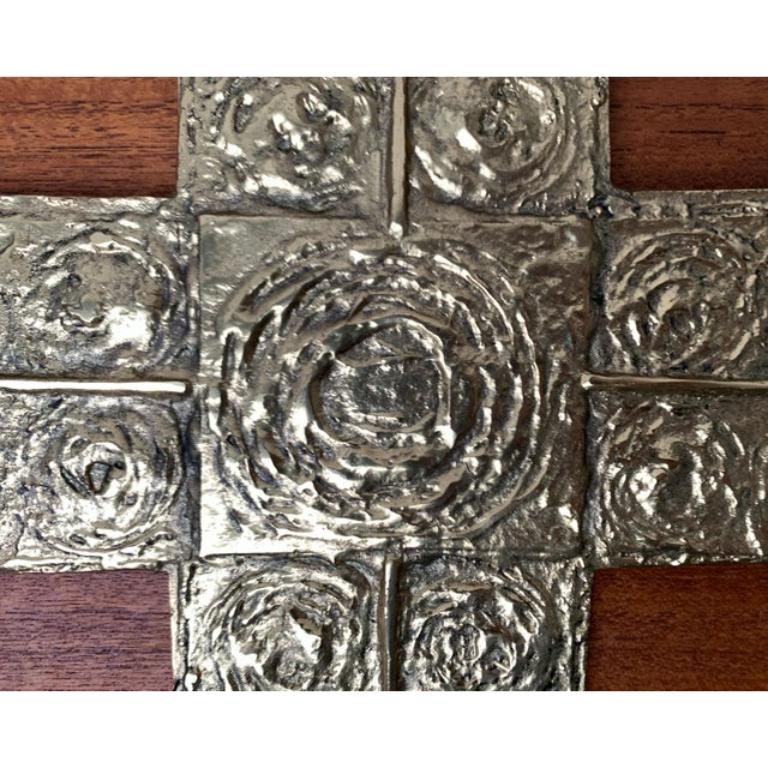 Escultura Brutalista de mediados de siglo en forma de cruz de metal Sakral, años 60 Moderno de mediados de siglo en venta