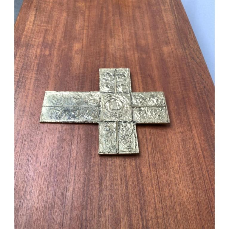 Escultura Brutalista de mediados de siglo en forma de cruz de metal Sakral, años 60 en venta 1