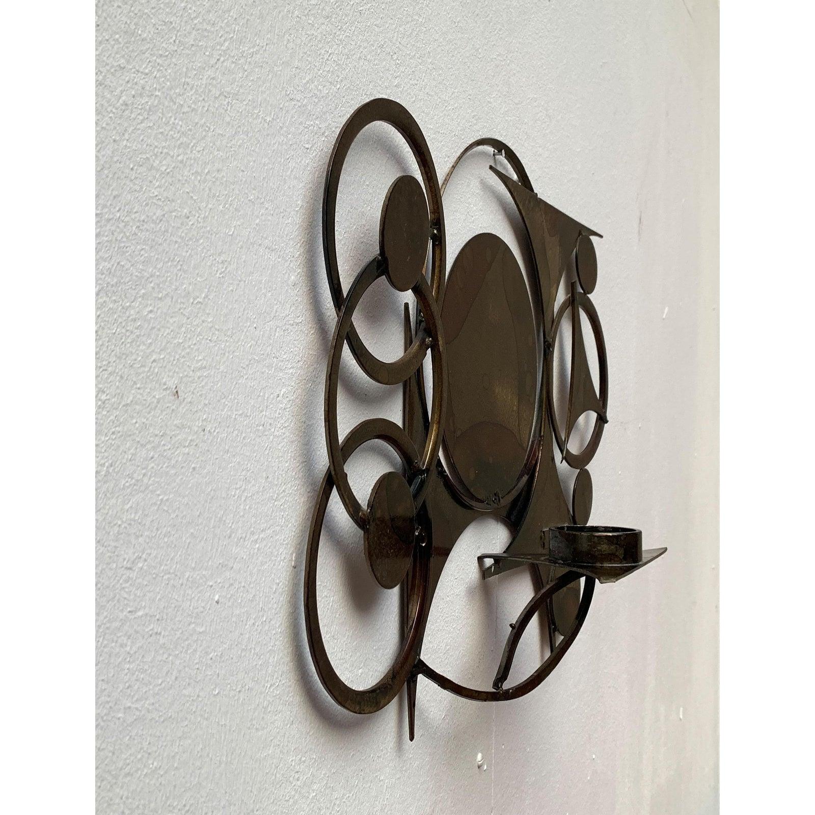 Dänische brutalistische Metall-Wandskulptur und Kerzenständer von Henrik Horst aus der Jahrhundertmitte, in sehr gutem Zustand. Entworfen 1960 bis 1969 Dieses Stück hat eine Zuordnungsmarke.

Zusätzliche Informationen:
MATERIAL: Metall
Farbe: