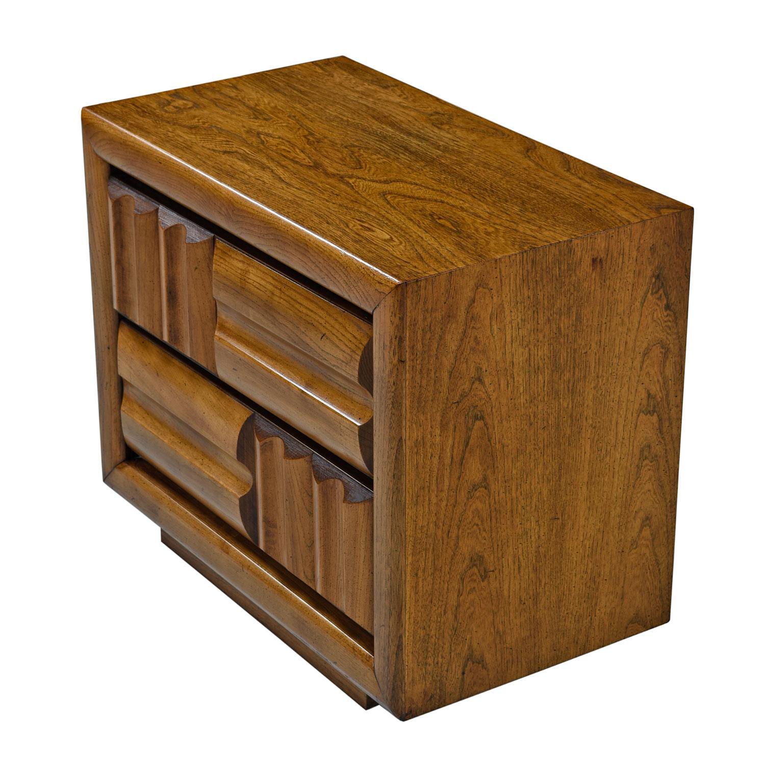 Midcentury Brutalist Oak Nightstand End Tables, Carved Wood Drawer Fronts In Excellent Condition In Chattanooga, TN