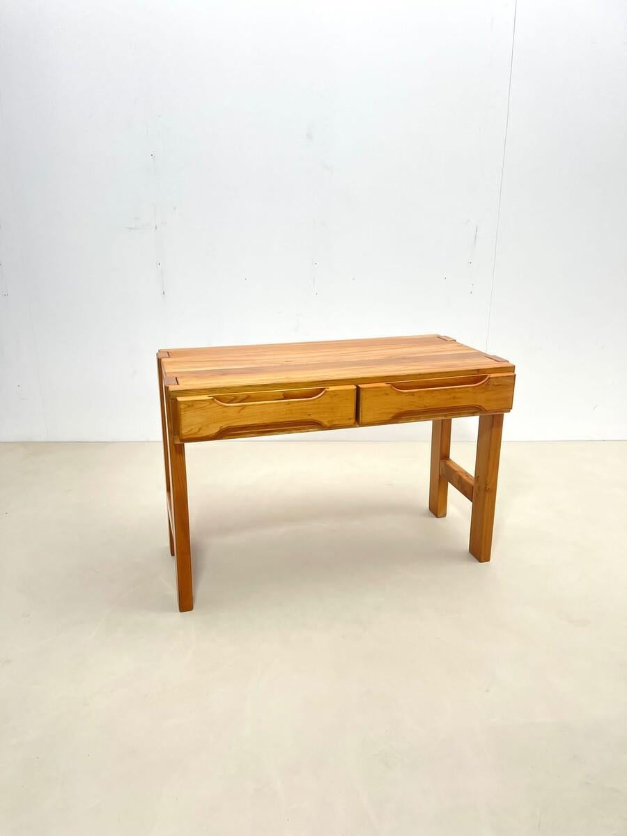 Mid-century brutalist pine drawers desk by Maison Regain - France 1960s.