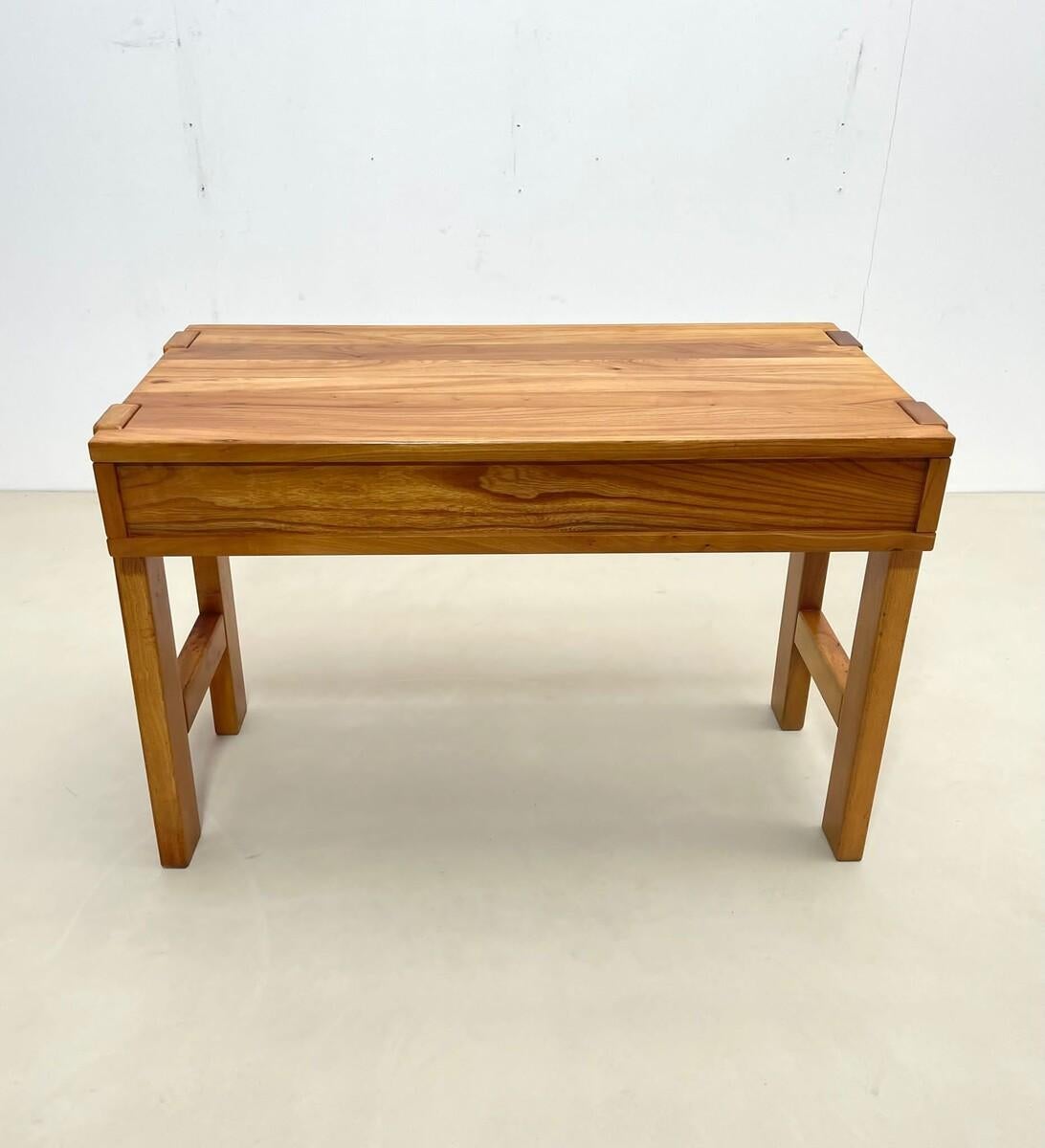 French Mid-Century Brutalist Pine Drrawers Desk by Maison Regain, France 1960s For Sale