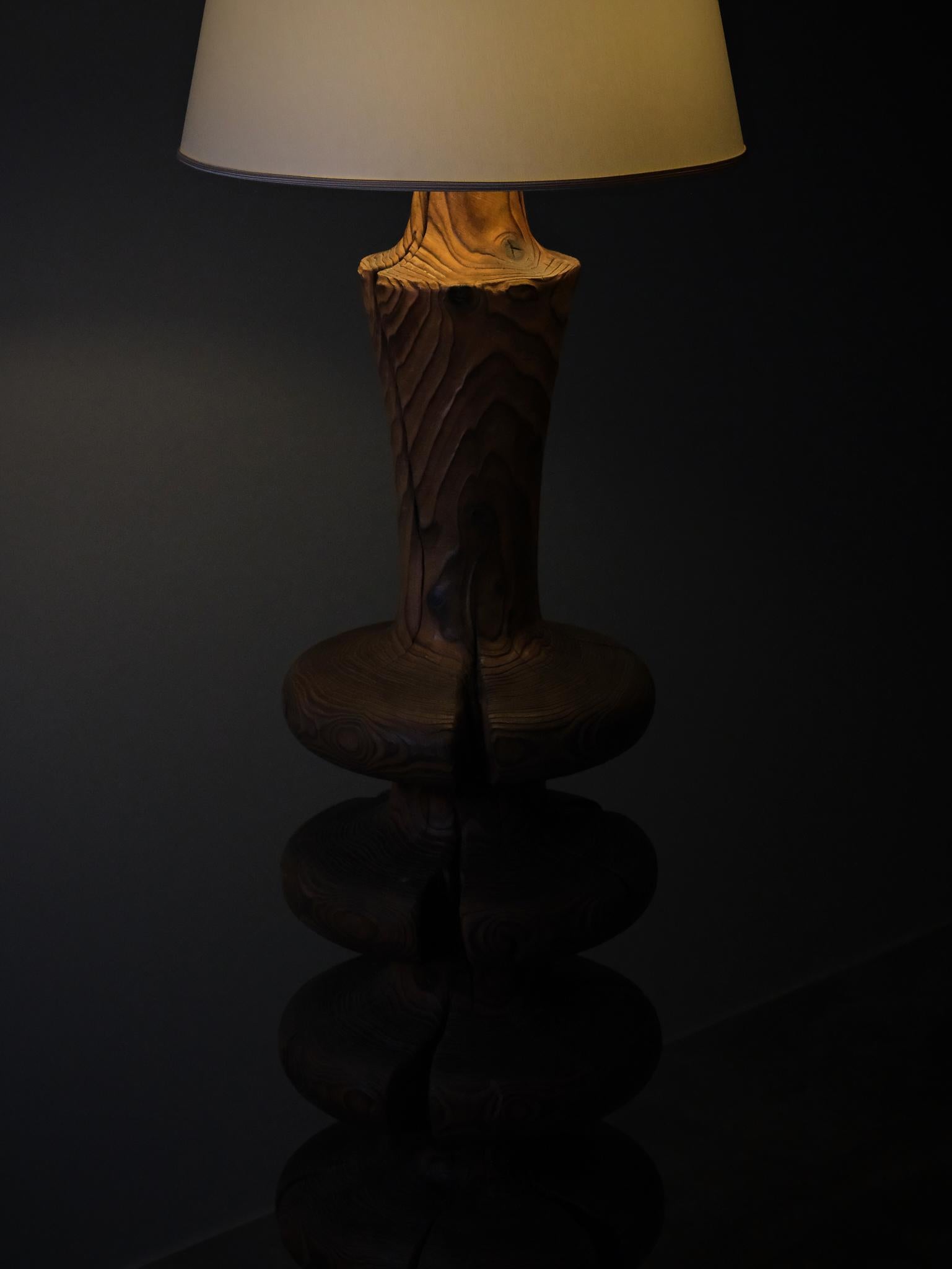 Stehlampe aus brutalistischer Kiefer, Dänemark, 1950/60er Jahre im Angebot 1