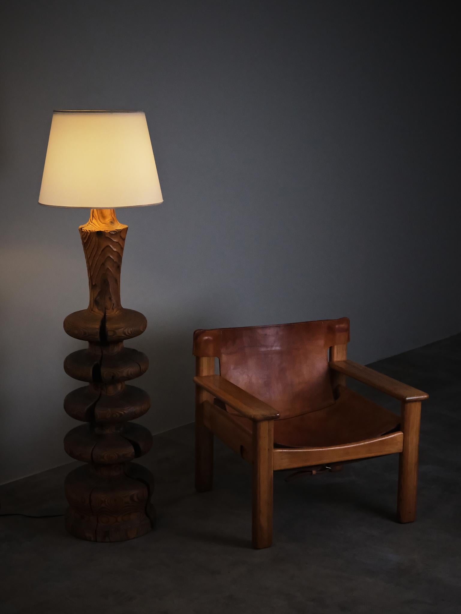 Stehlampe aus brutalistischer Kiefer, Dänemark, 1950/60er Jahre im Angebot 2