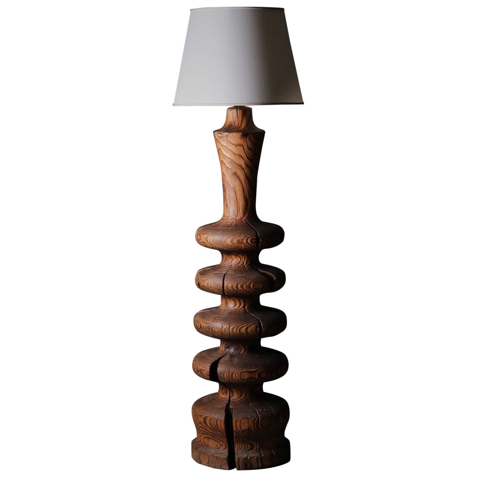Stehlampe aus brutalistischer Kiefer, Dänemark, 1950/60er Jahre im Angebot