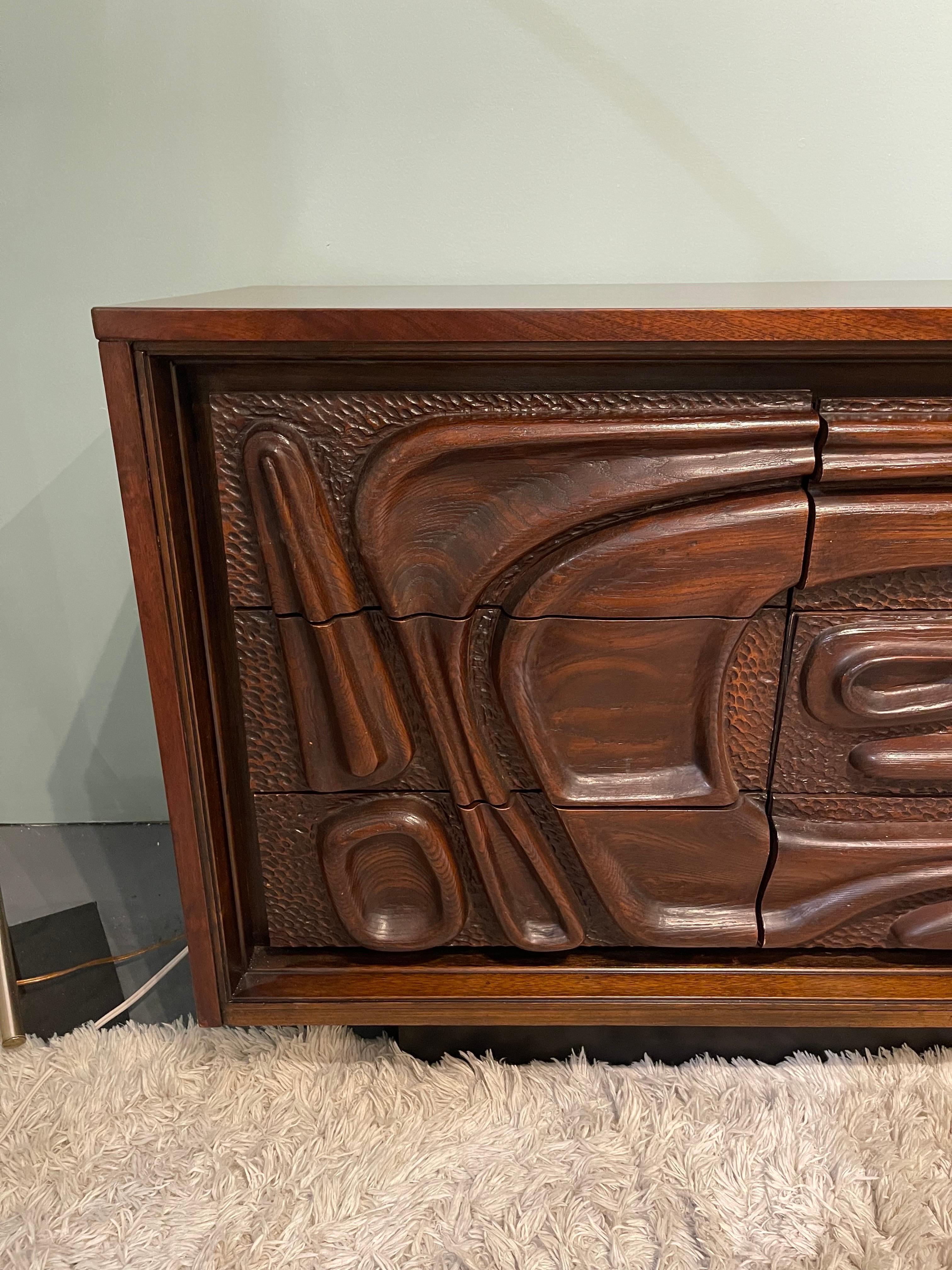 Mid Century Brutalist Pulaski Oceanic Intricately Carved Lowboy Long Dresser In Good Condition In West Hartford, CT