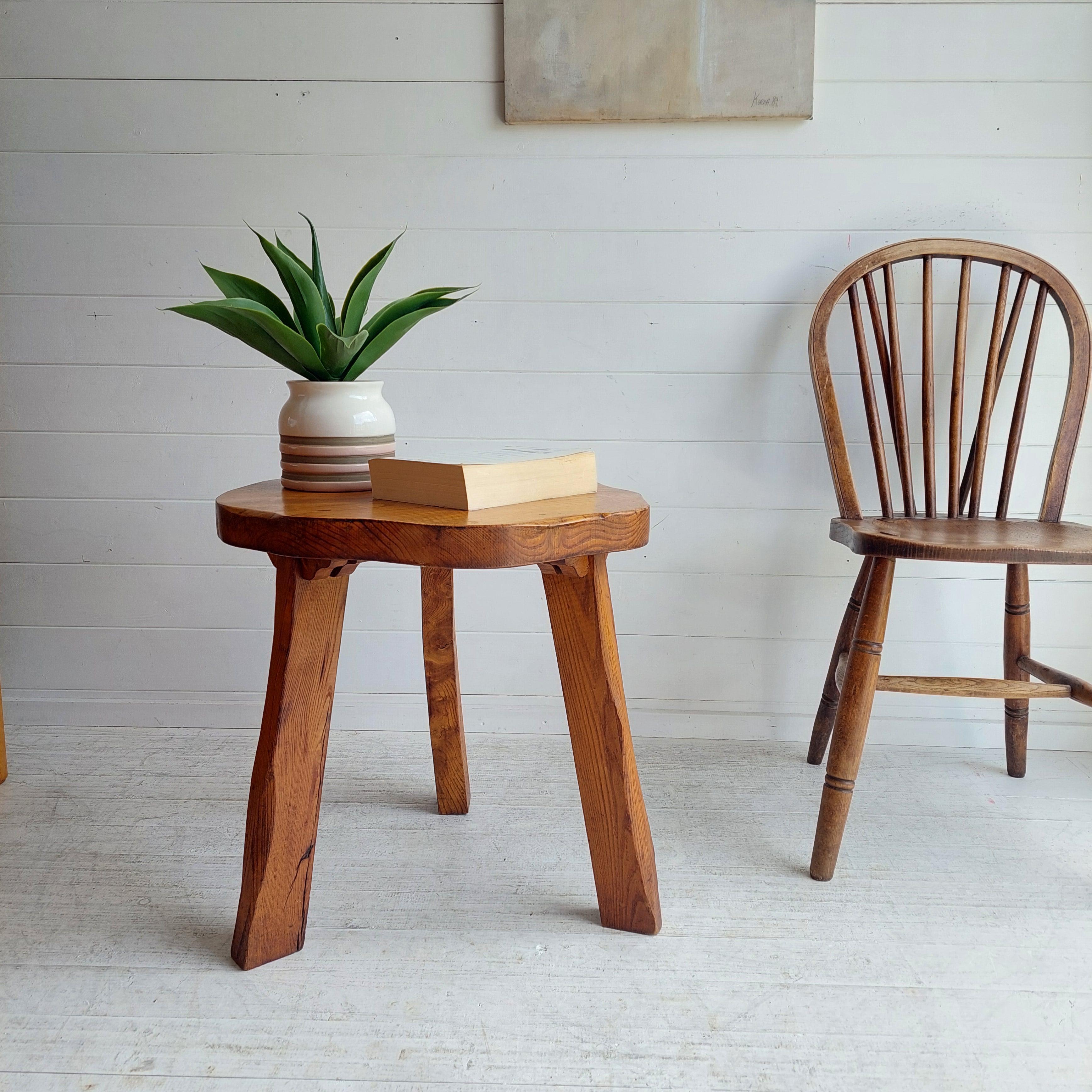 Vintage Coffee table or side table by Wanderwood of Norfolk, England c.1950-60
Rustic brutalist style.

Impressive handmade coffee table in very good original condition.
The table is made of solid oak. 
The thick organic nearly rounded top has a