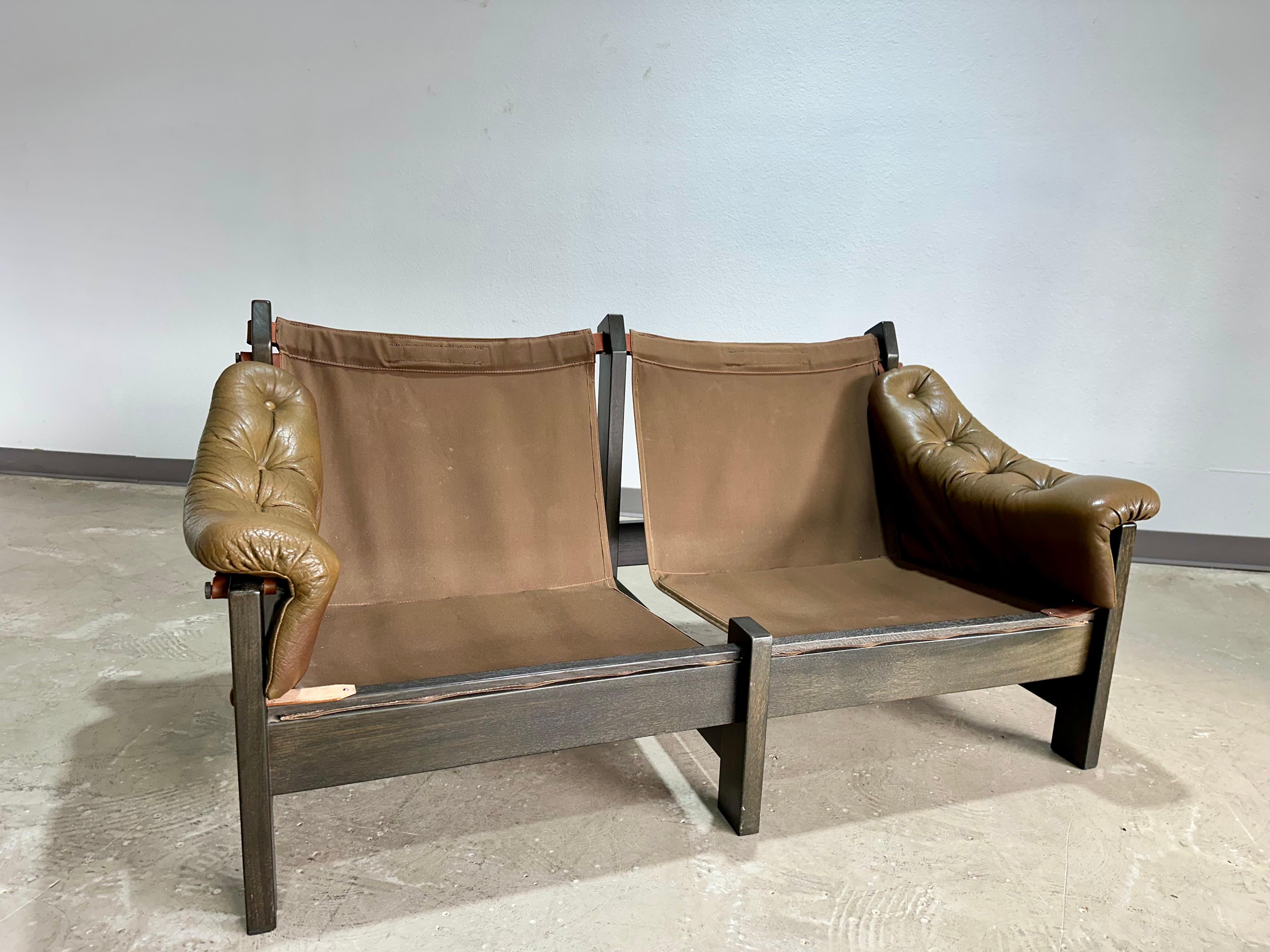 Causeuse scandinave brutaliste du milieu du siècle en chêne et cuir en vente 4