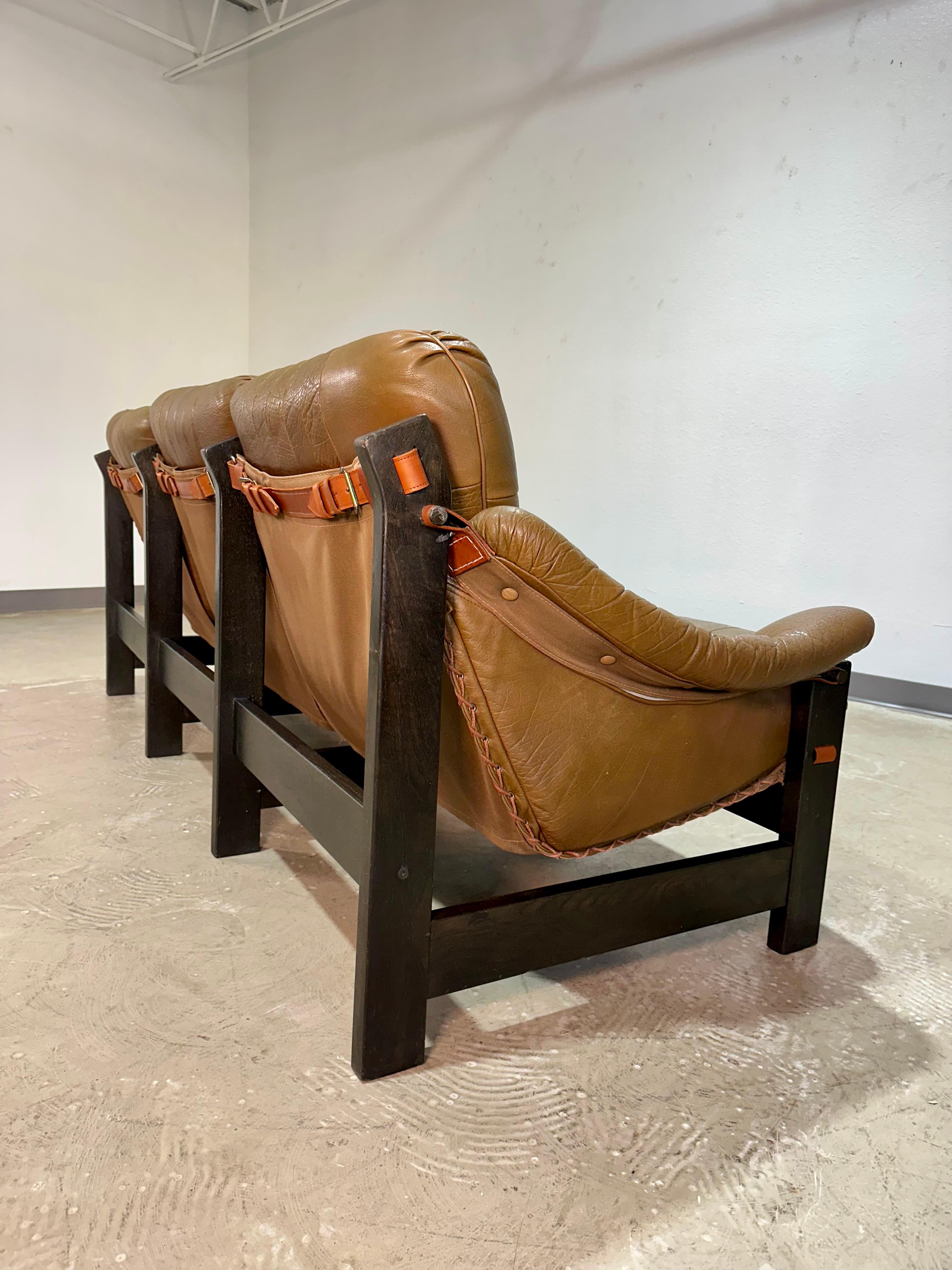 Sofá Escandinavo Brutalista de Roble y Piel de Mediados de Siglo en venta 3