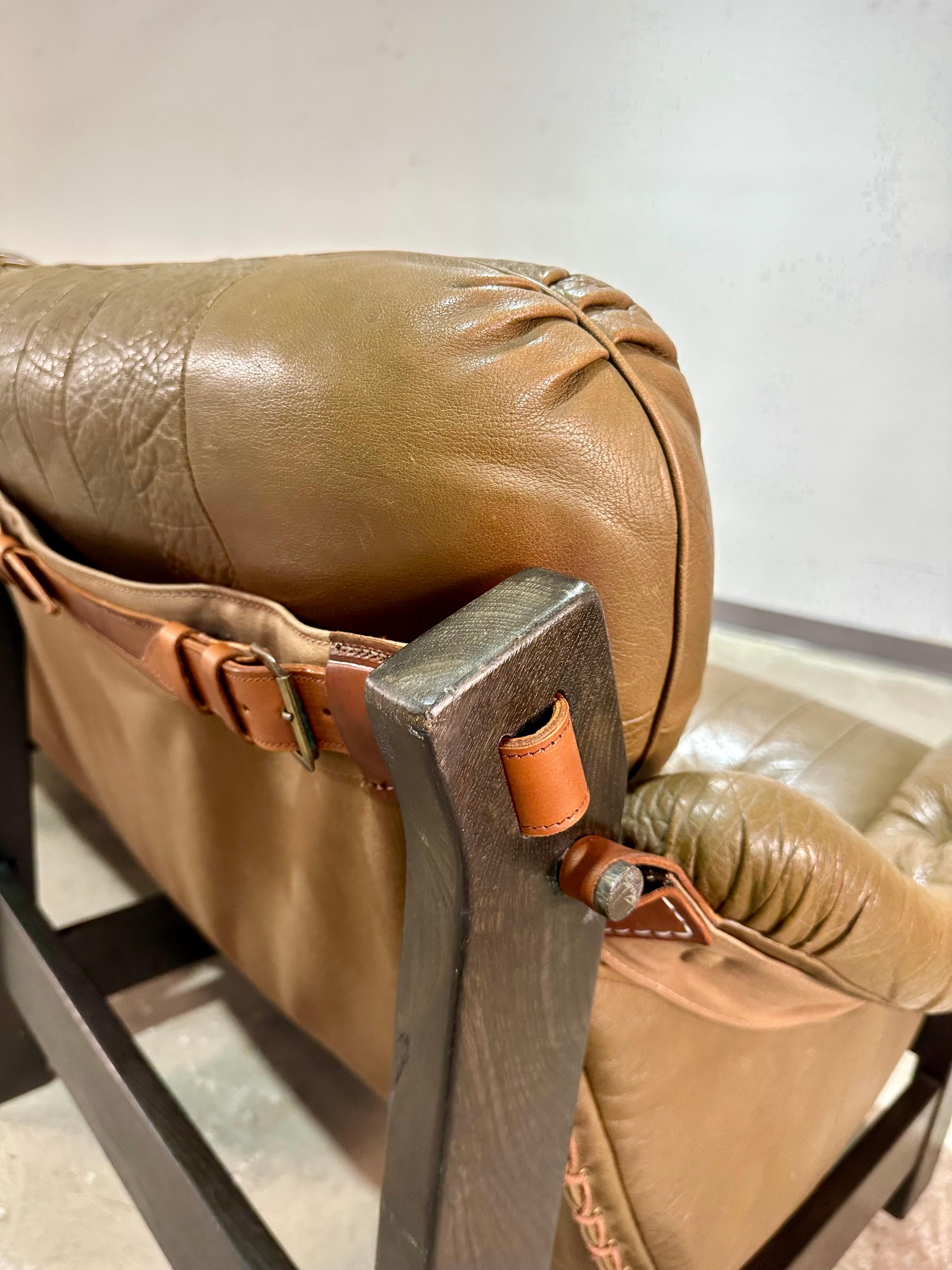 Sofá Escandinavo Brutalista de Roble y Piel de Mediados de Siglo en venta 6