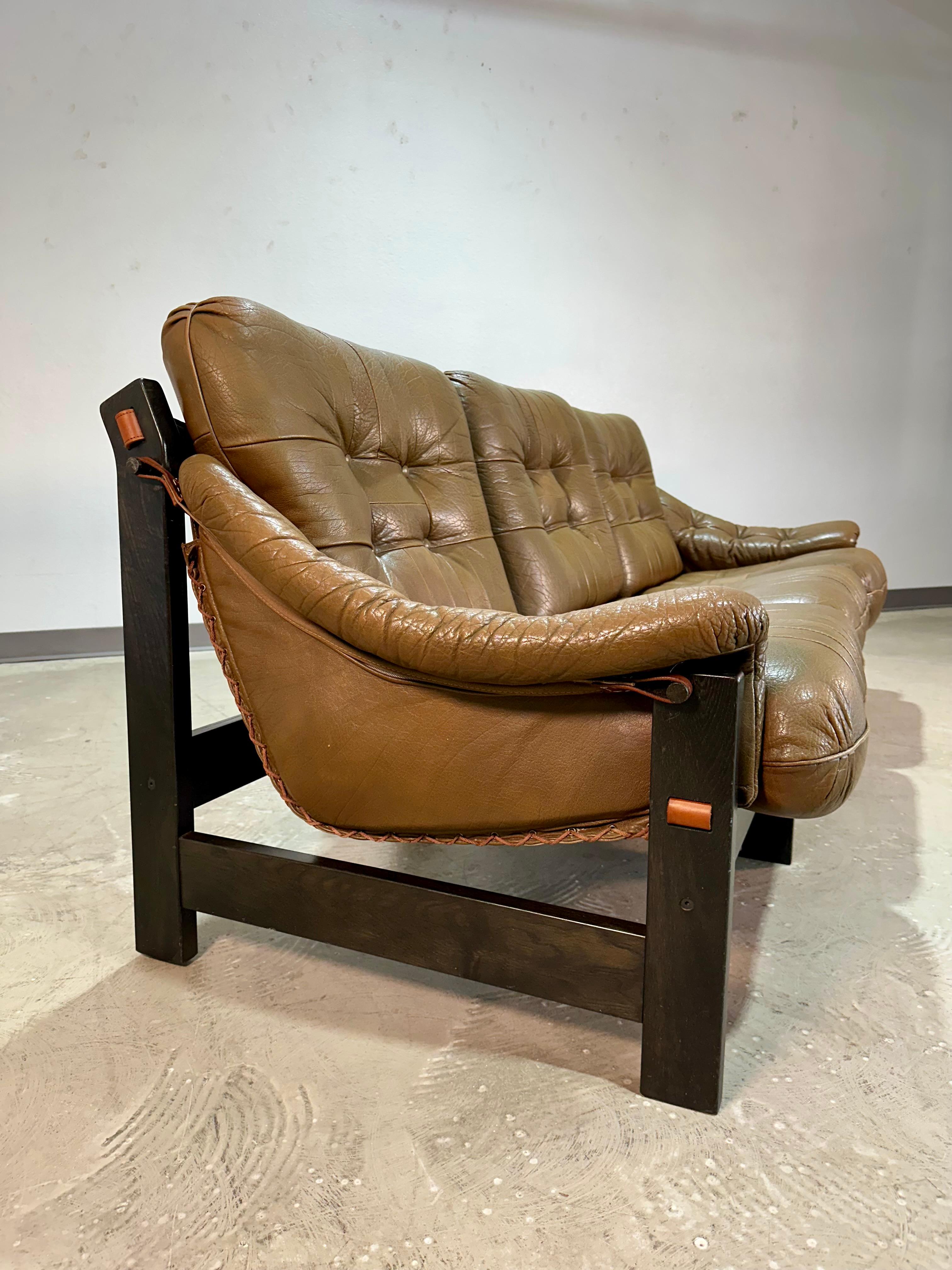 Sofá Escandinavo Brutalista de Roble y Piel de Mediados de Siglo en venta 11